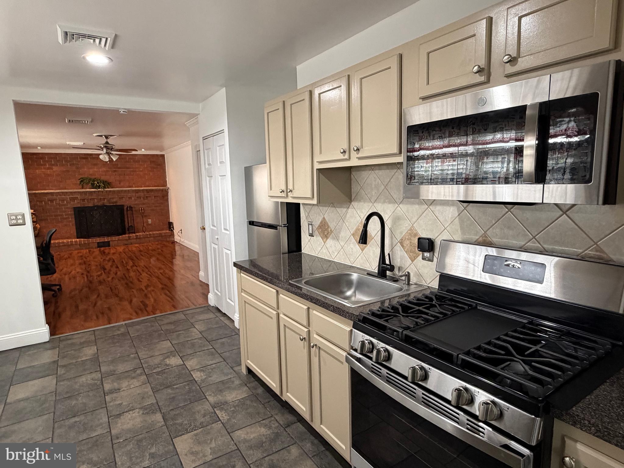 CASTLE HILLS - Residential