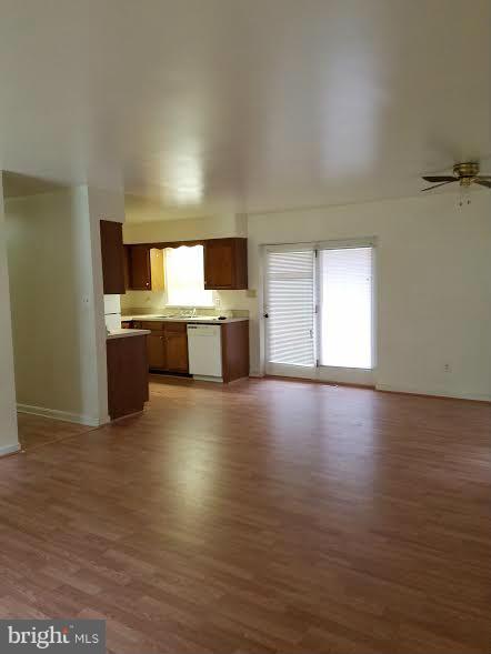 LAKE LAND - Residential Lease