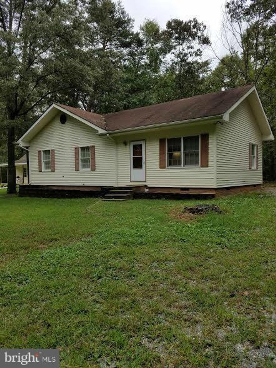 Rambler Home Located in Lake Land'or. Home Features Hardwood Floors, Open floor plan with large living room that open to eat in Kitchen. Back Deck overlook huge yard. Plenty of parking.Sorry No Pets.