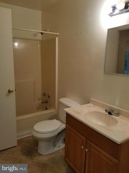 LAKE LAND - Residential Lease