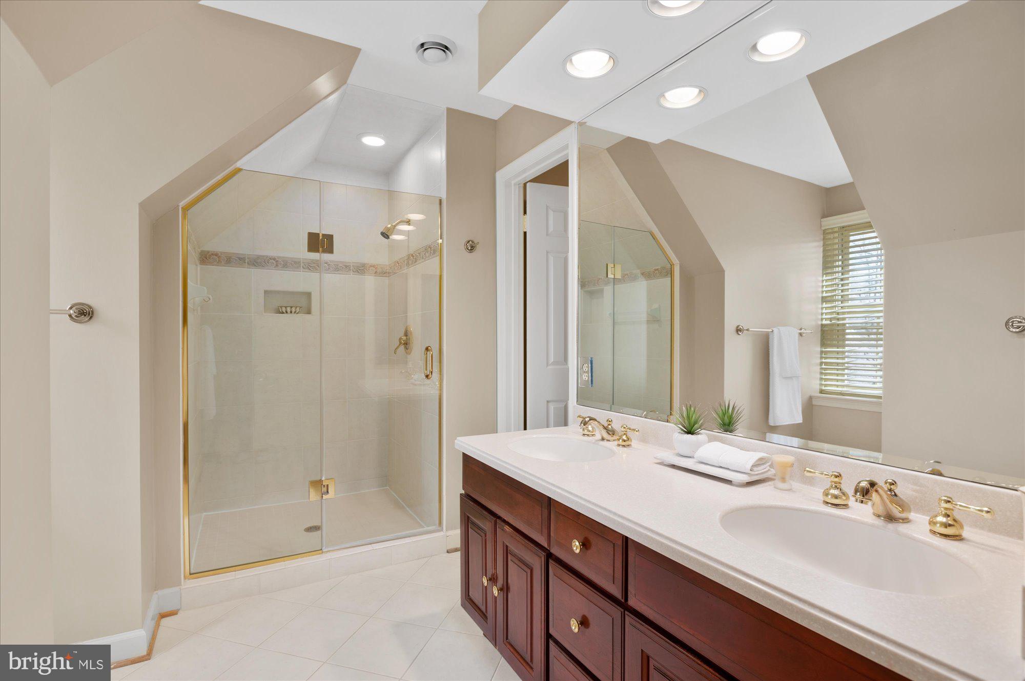 RIVER FALLS - Residential