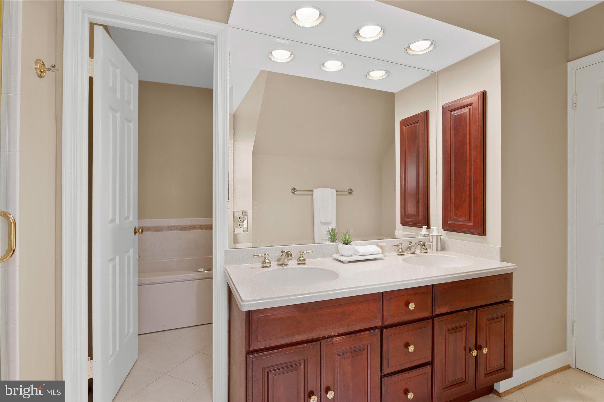 RIVER FALLS - Residential