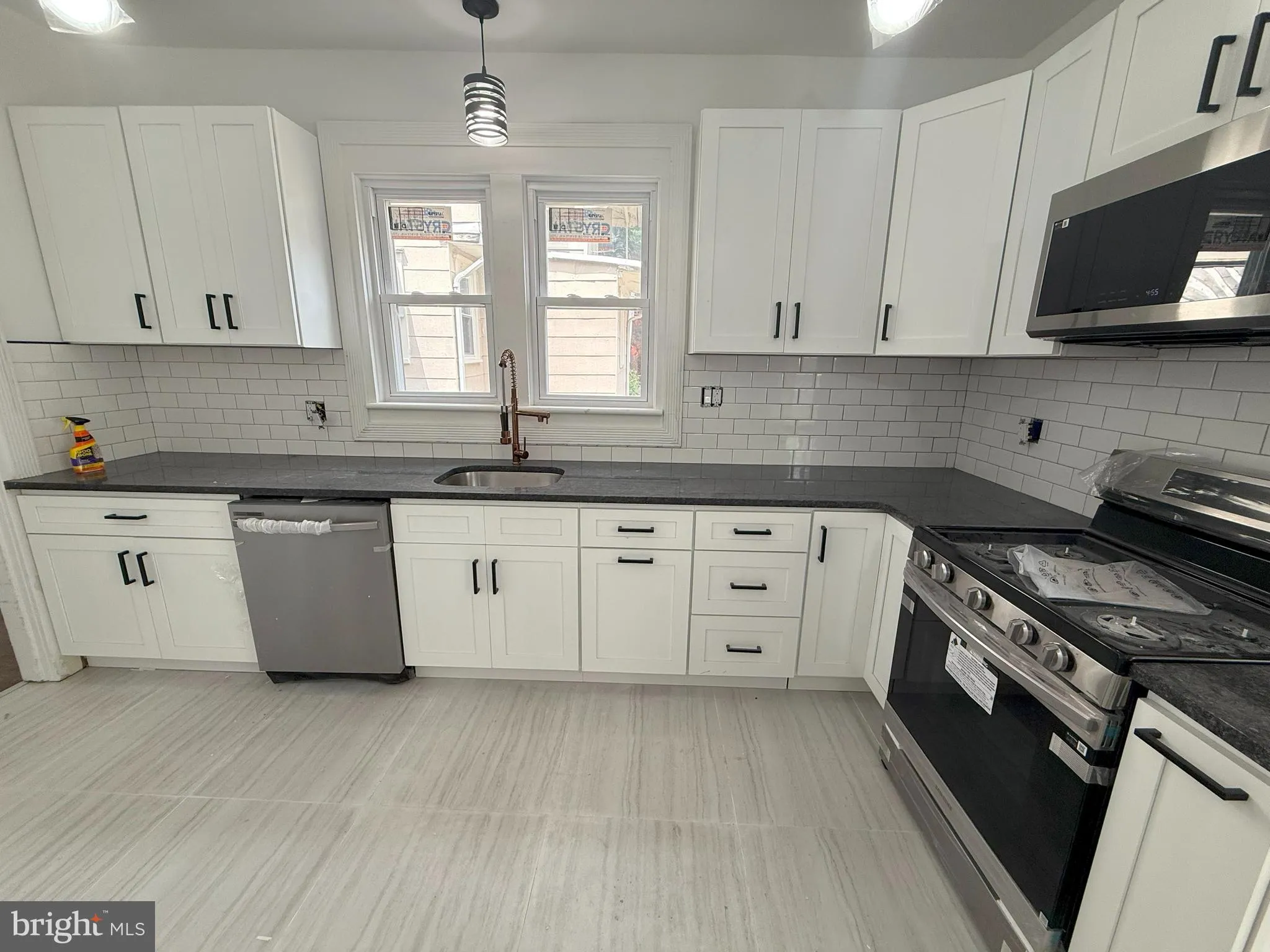 Woodbury, New Jersey 08096, United States, 6 Bedrooms Bedrooms, ,3 BathroomsBathrooms,Residential,Active,166781