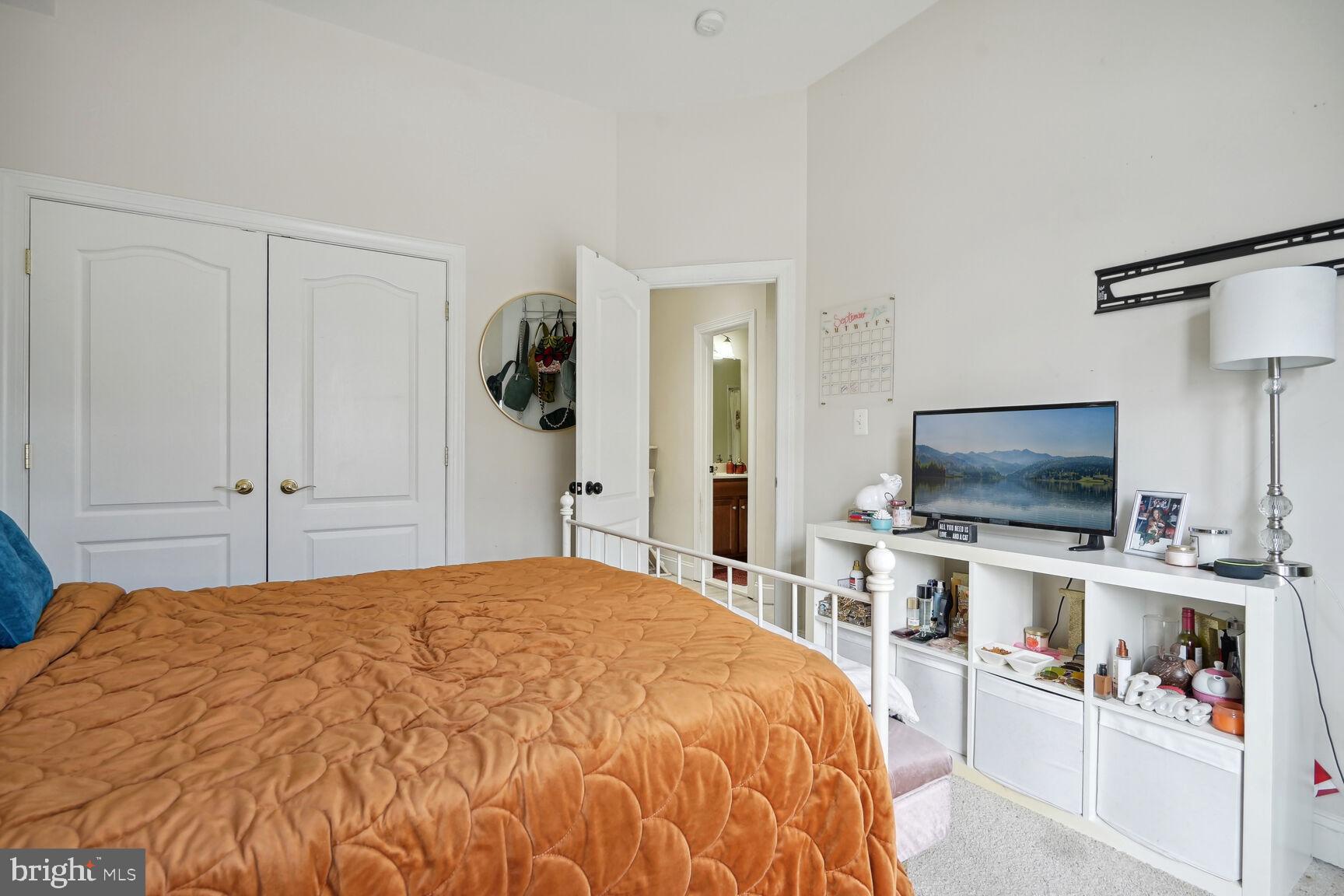 HAMPTON SQUARE CONDOMINIUMS - Residential