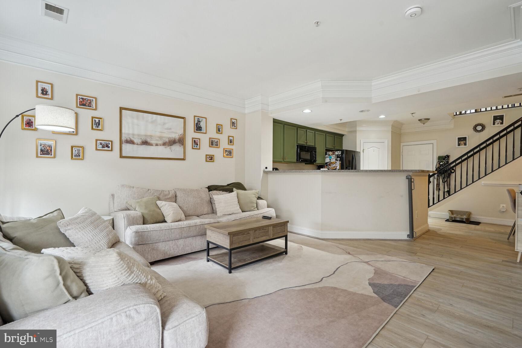 HAMPTON SQUARE CONDOMINIUMS - Residential