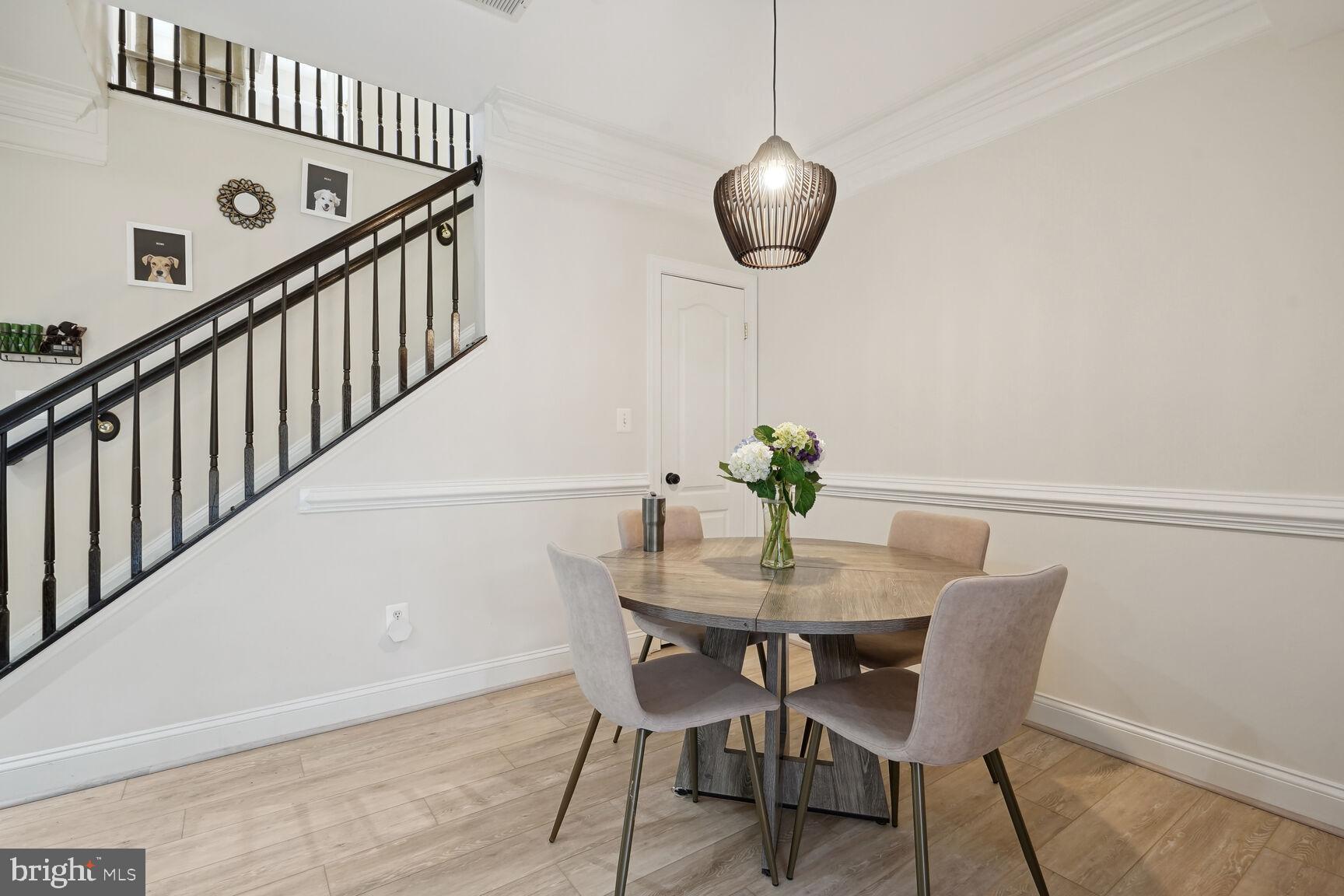 HAMPTON SQUARE CONDOMINIUMS - Residential