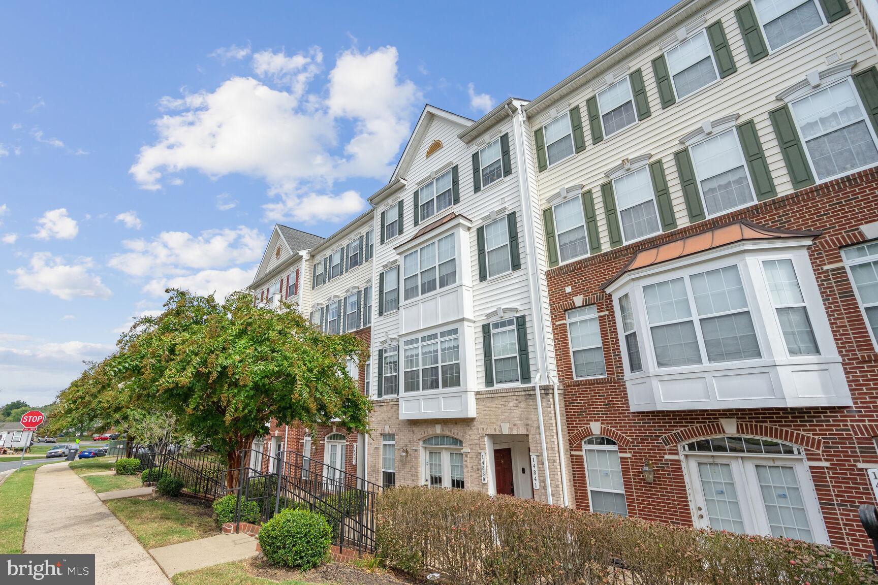 HAMPTON SQUARE CONDOMINIUMS - Residential