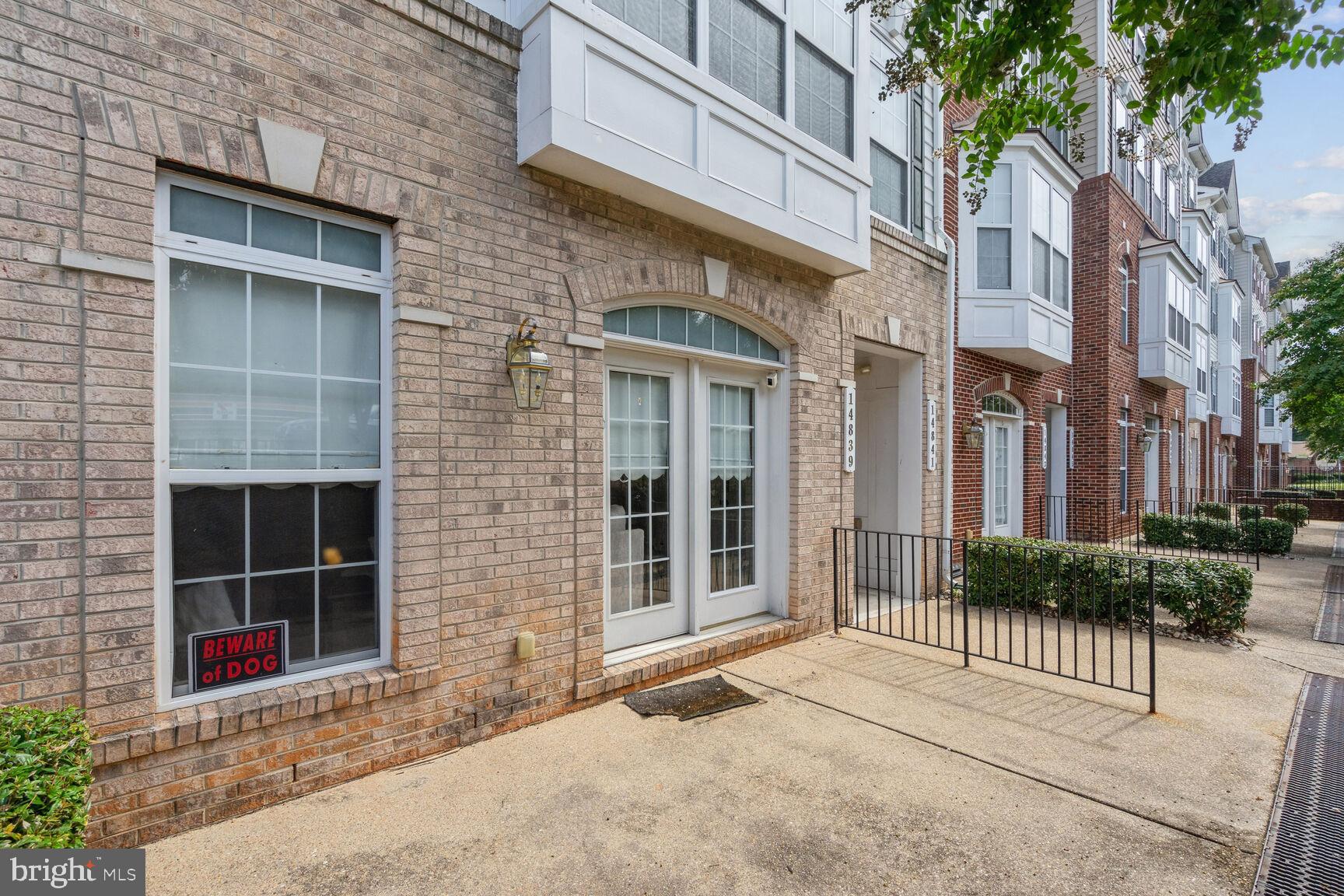 HAMPTON SQUARE CONDOMINIUMS - Residential