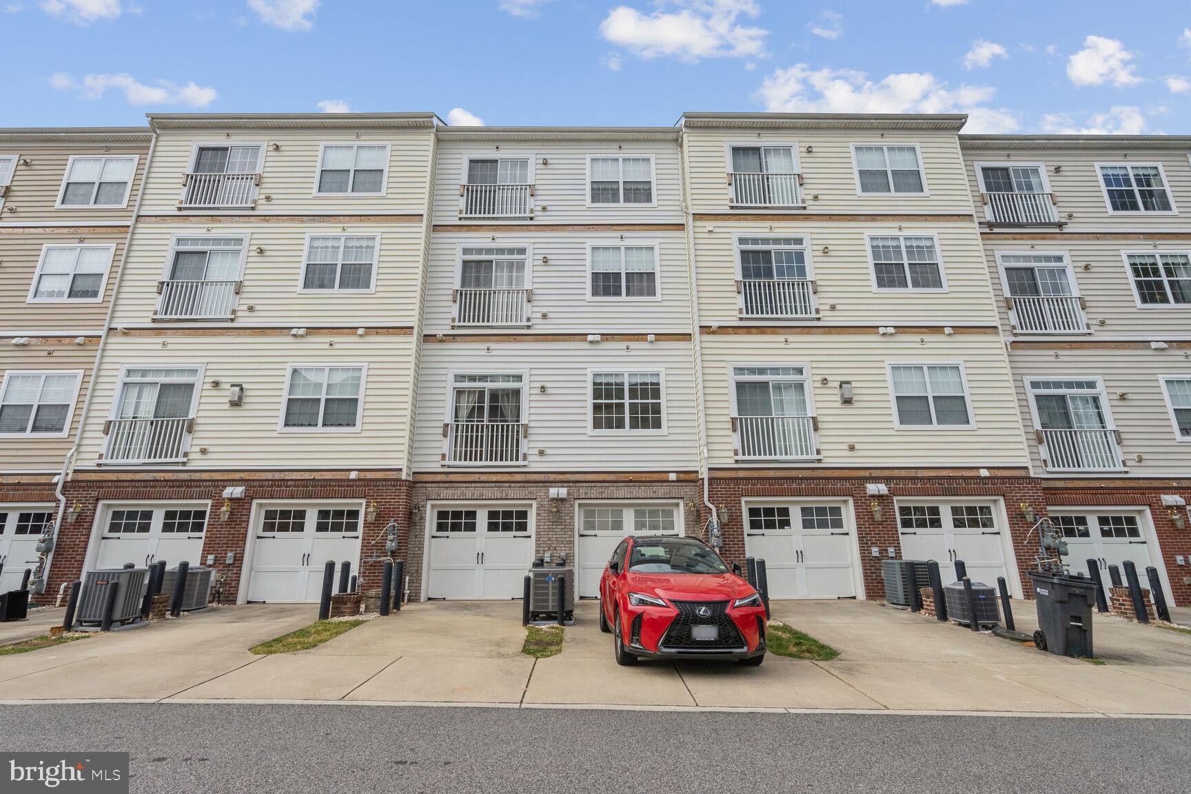 HAMPTON SQUARE CONDOMINIUMS - Residential