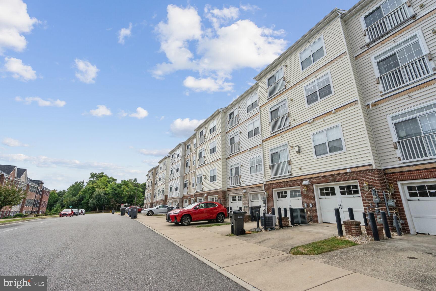 HAMPTON SQUARE CONDOMINIUMS - Residential