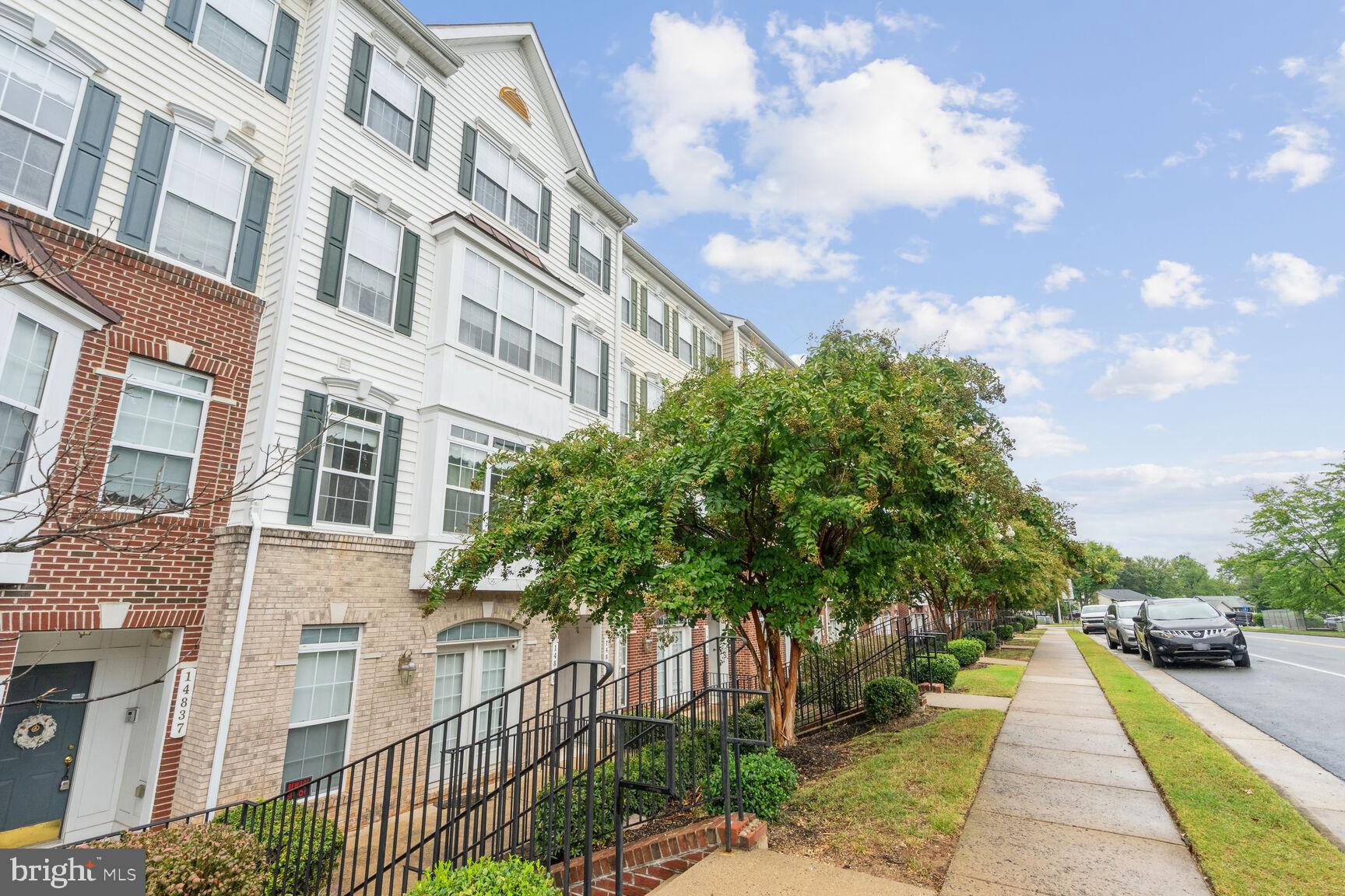 HAMPTON SQUARE CONDOMINIUMS - Residential