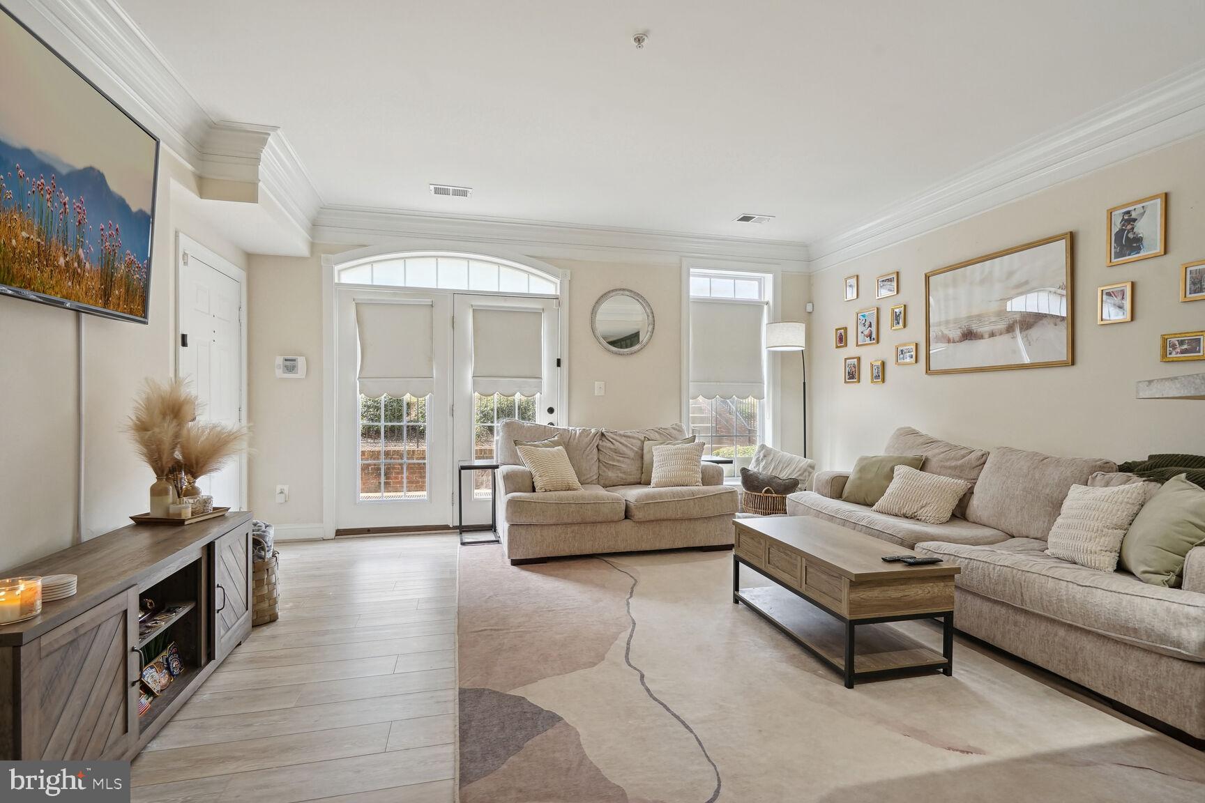 HAMPTON SQUARE CONDOMINIUMS - Residential