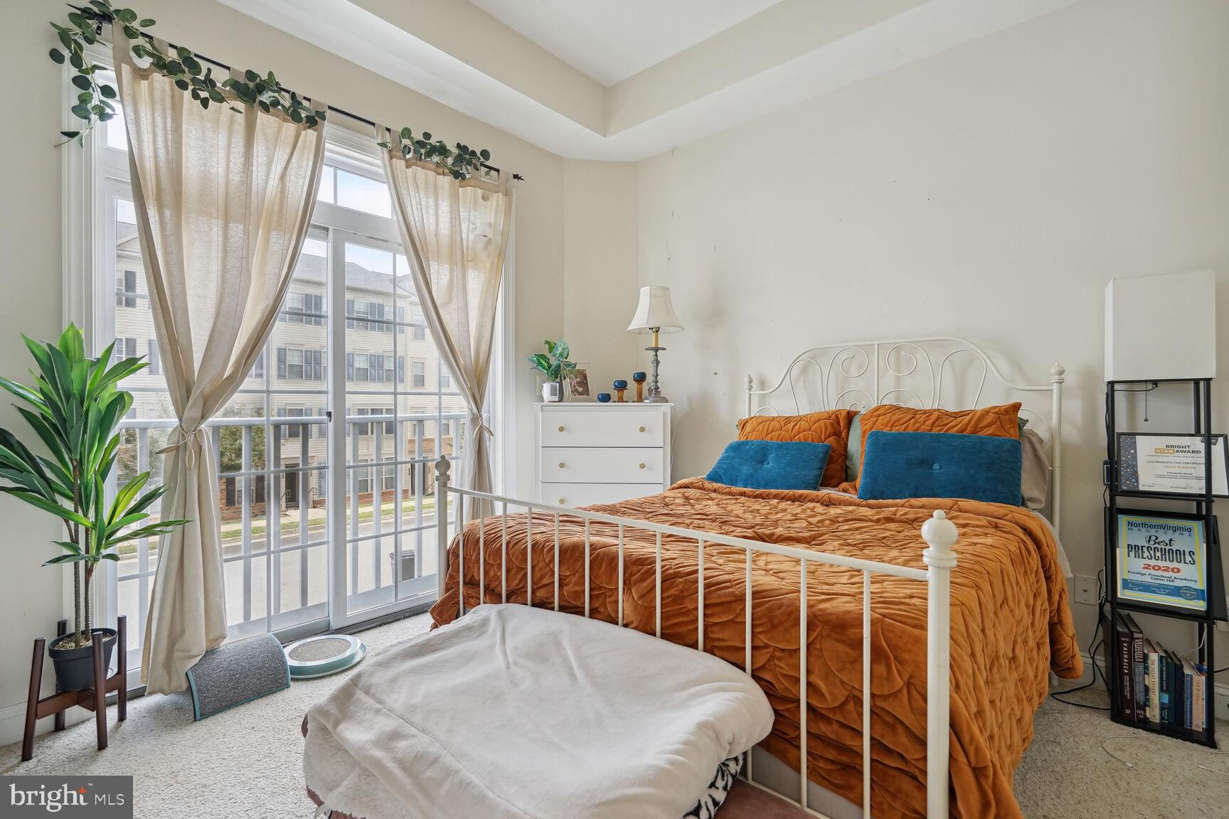 HAMPTON SQUARE CONDOMINIUMS - Residential