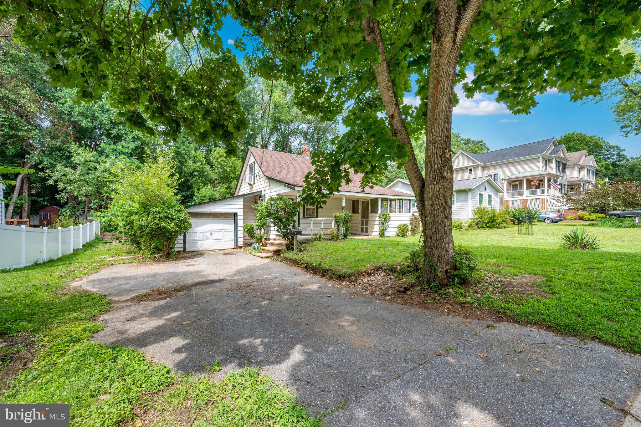 733 ANDERSON AVENUE