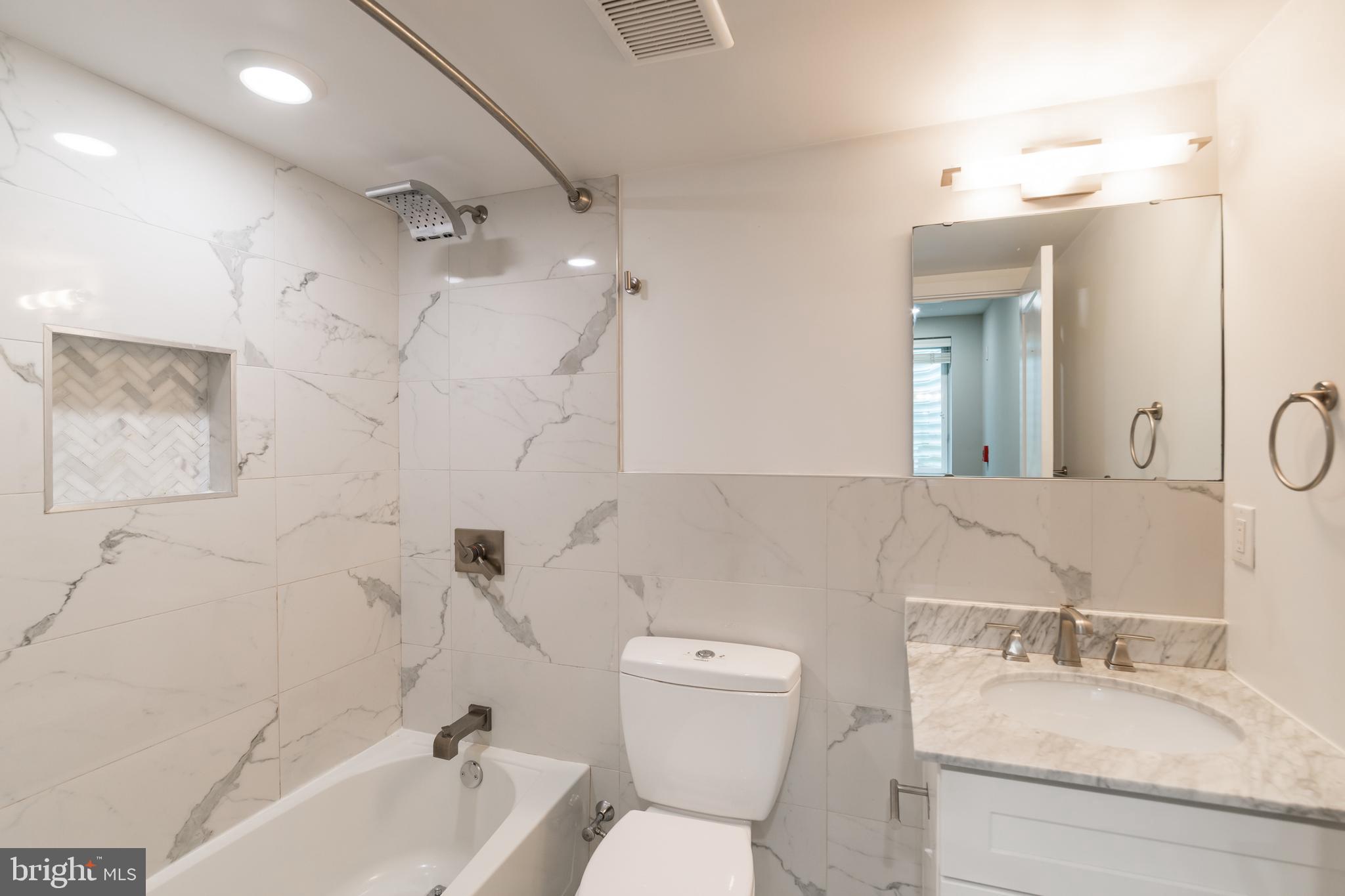 FAIRMOUNT - Residential Lease