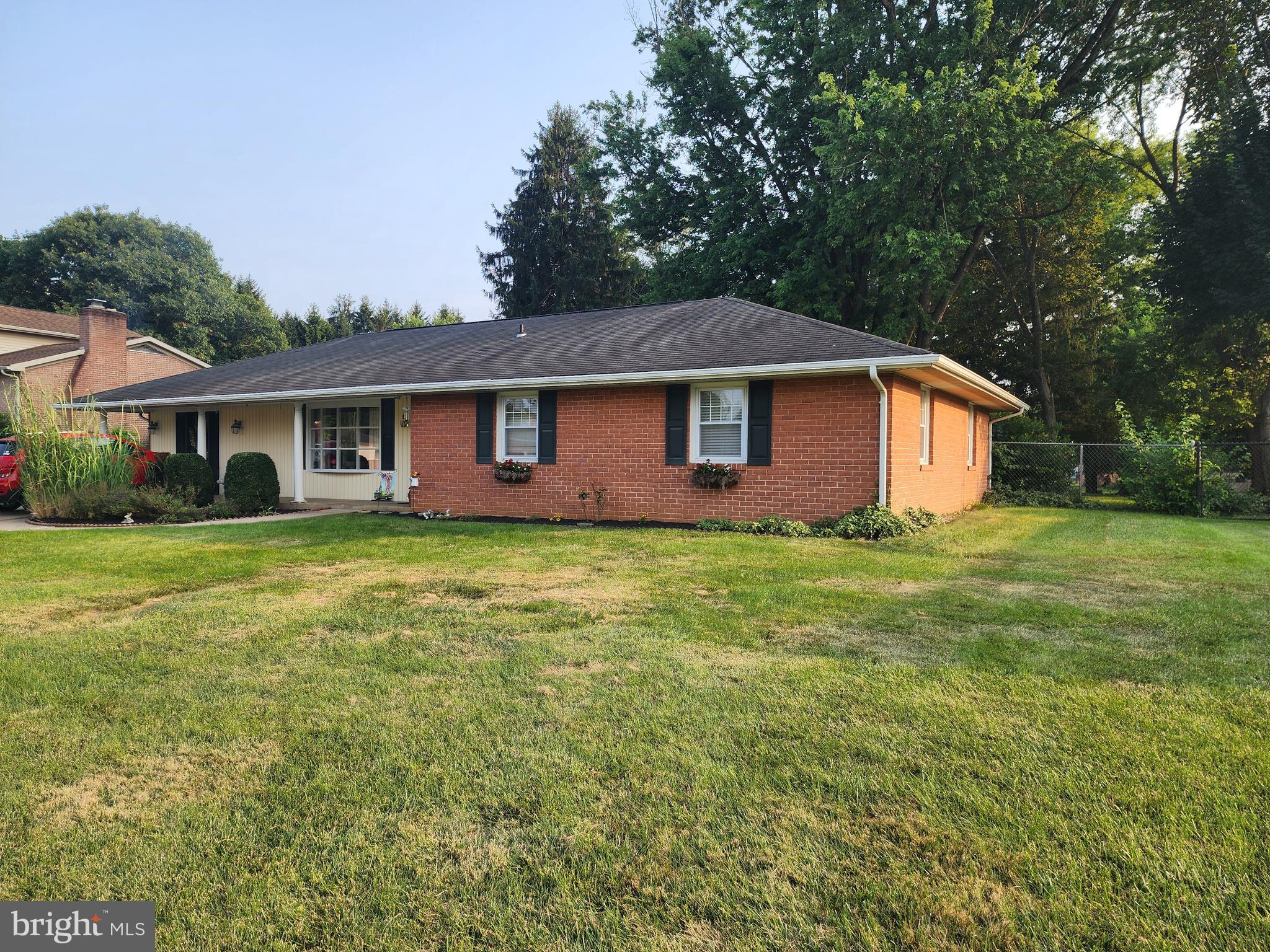 MEADOWBROOK - Residential