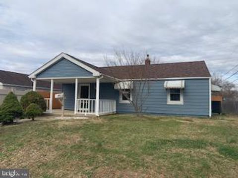 Homes For Sale - 323 Martin Dr Dr<br/> NEW CASTLE, DE 19720