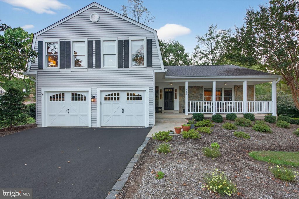 Photo of 9616 Burnt Oak Drive, FAIRFAX STATION, VA 22039 (MLS # VAFX2268428)