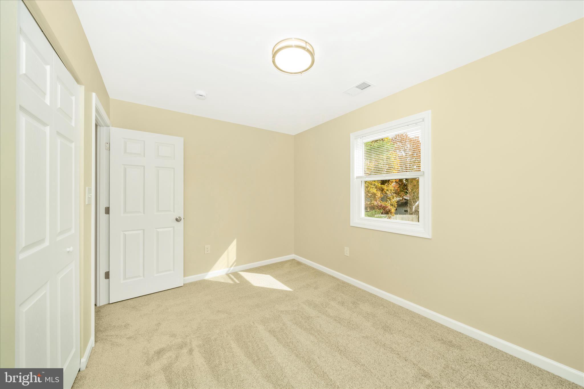 QUINCE ORCHARD KNOLLS - Residential