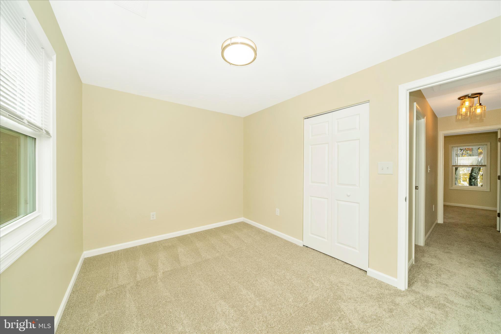 QUINCE ORCHARD KNOLLS - Residential