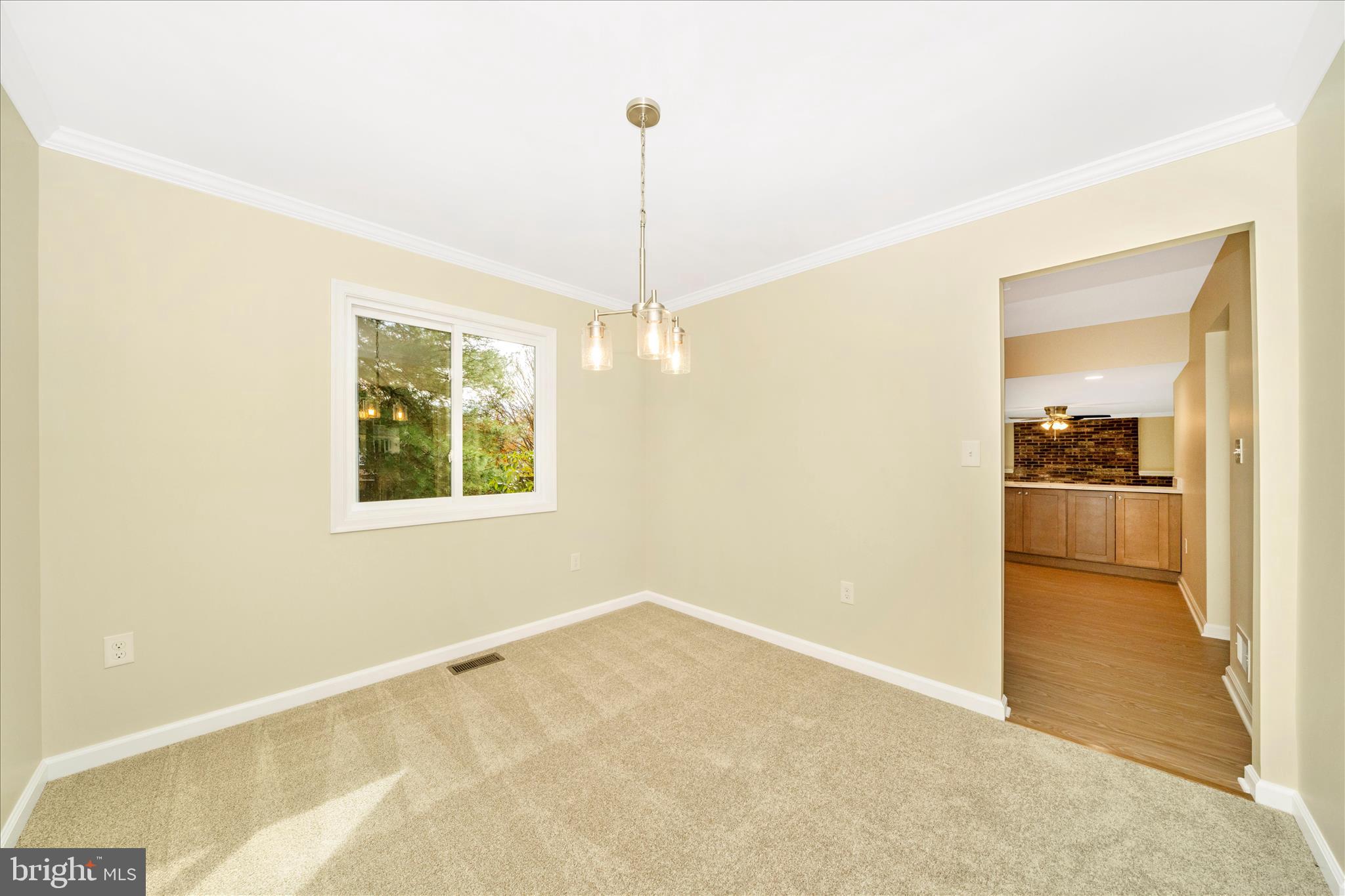 QUINCE ORCHARD KNOLLS - Residential