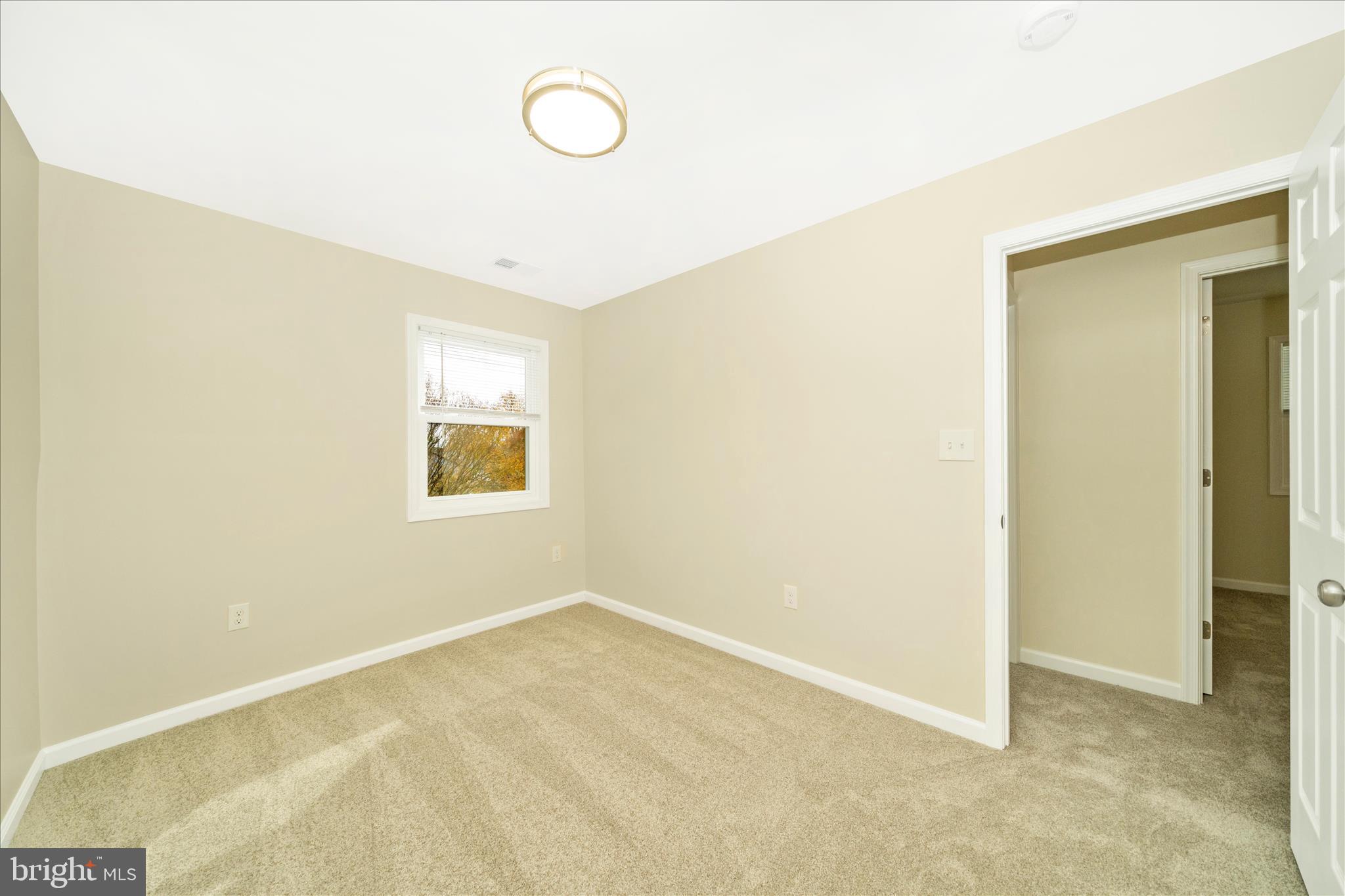 QUINCE ORCHARD KNOLLS - Residential