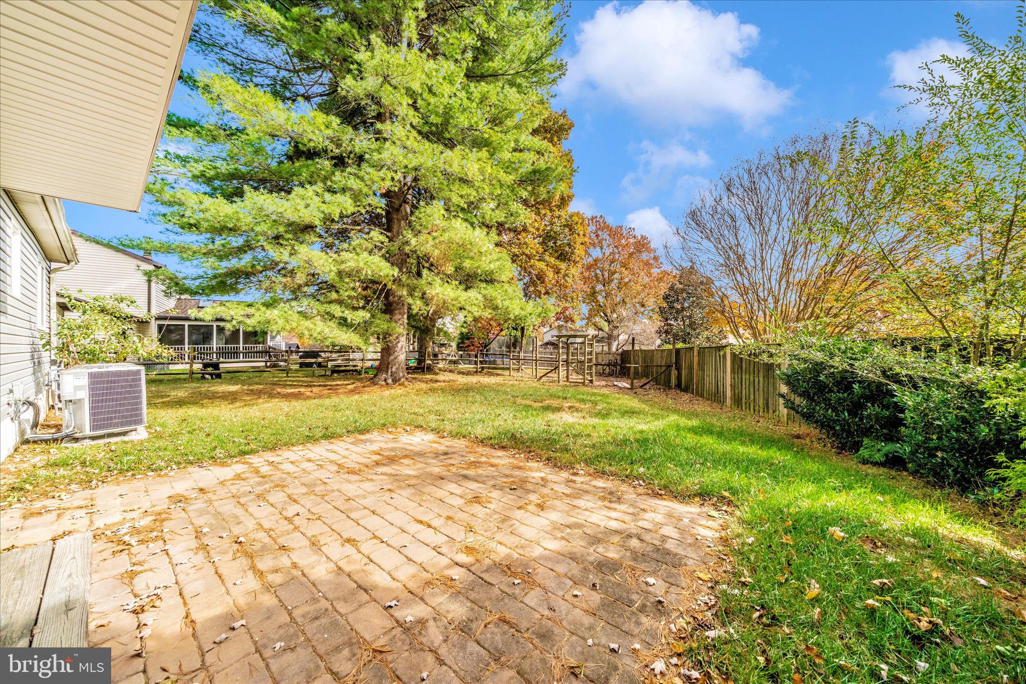 QUINCE ORCHARD KNOLLS - Residential