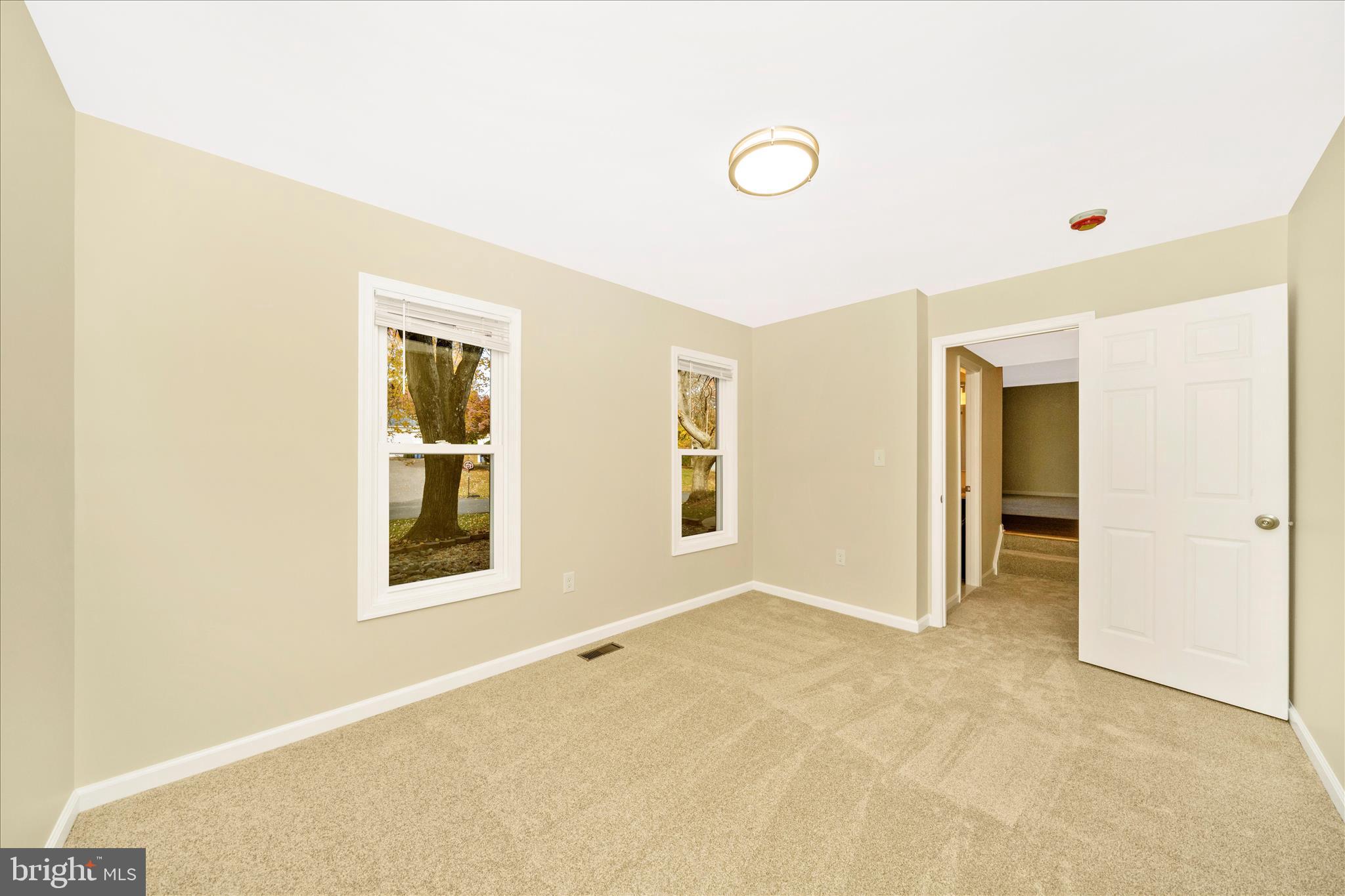 QUINCE ORCHARD KNOLLS - Residential