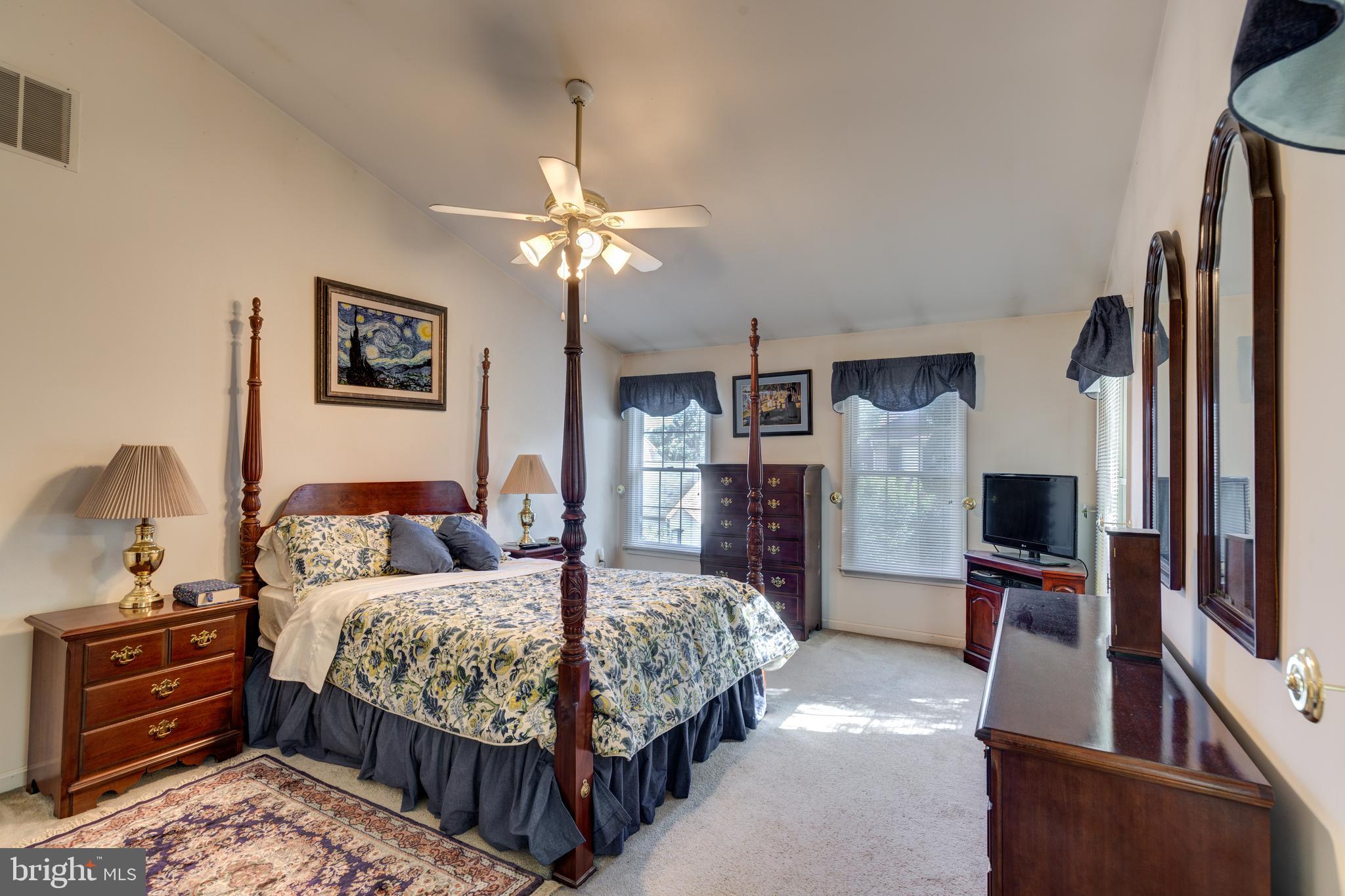 RIVERCHASE - Residential