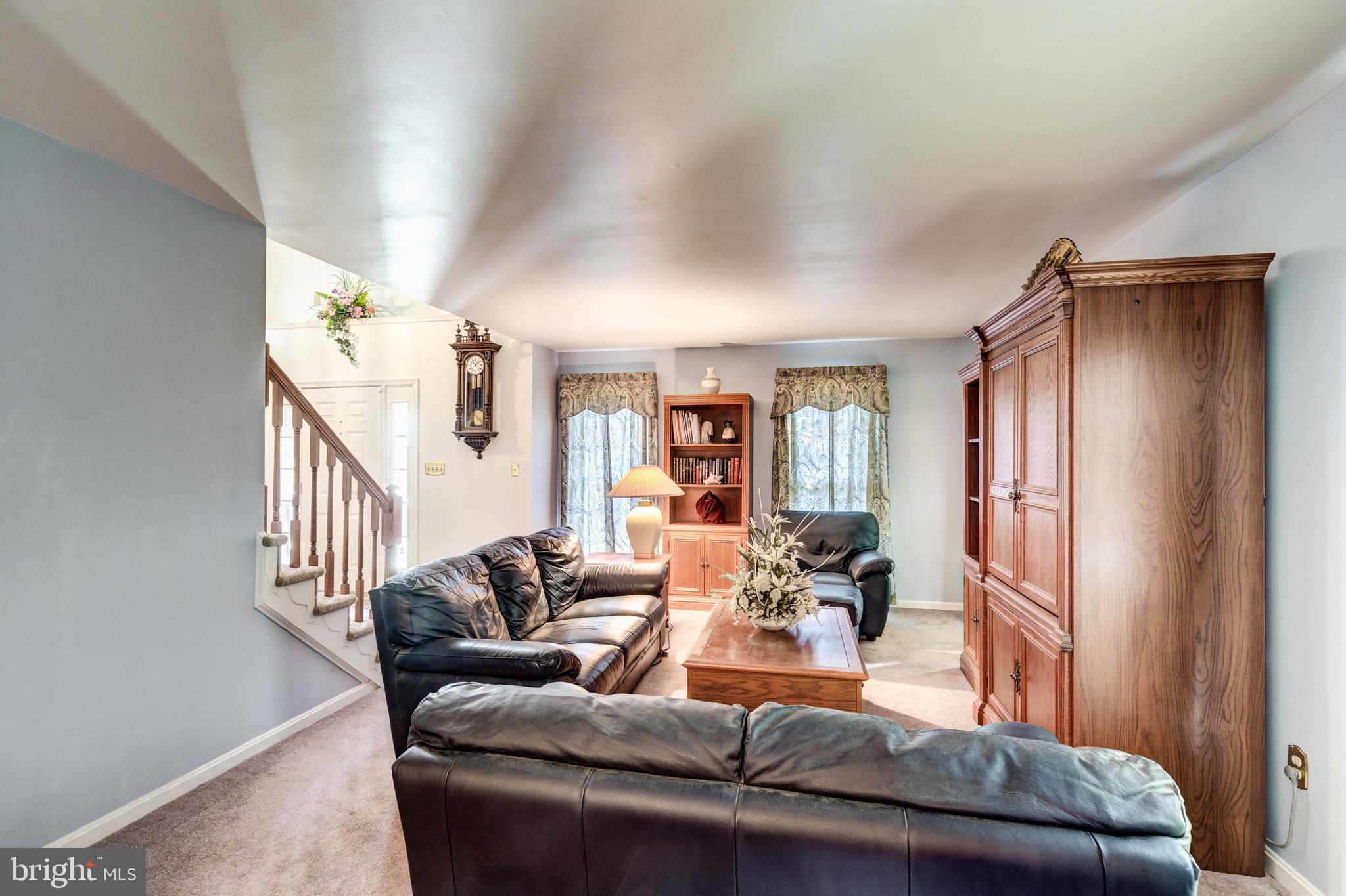 RIVERCHASE - Residential