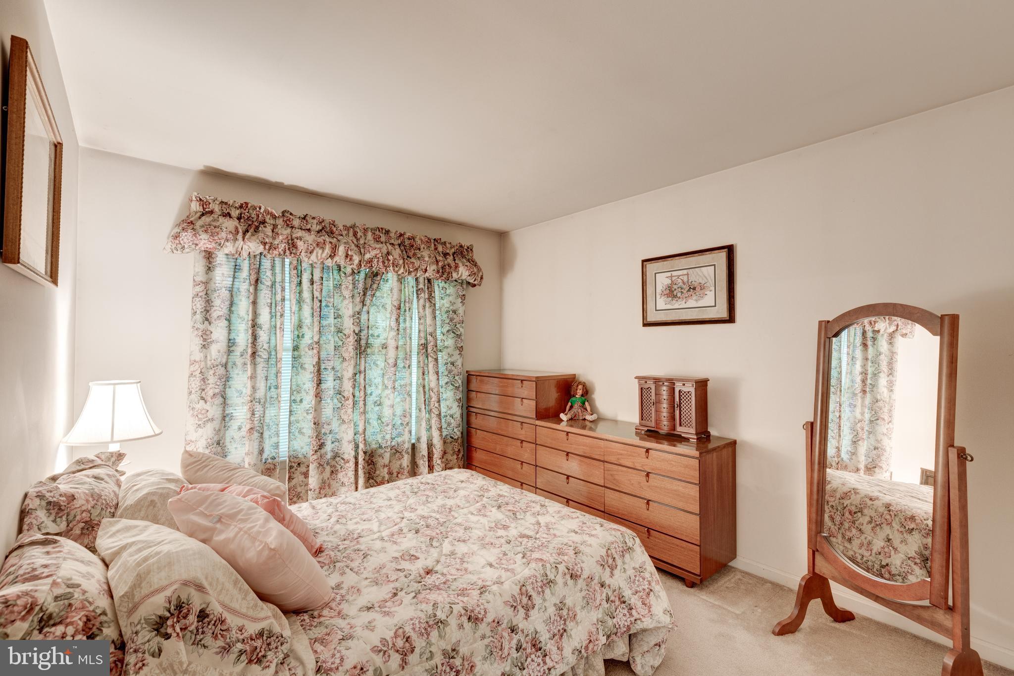 RIVERCHASE - Residential