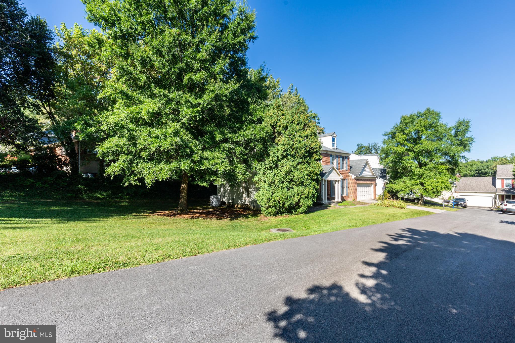 RIVERCHASE - Residential