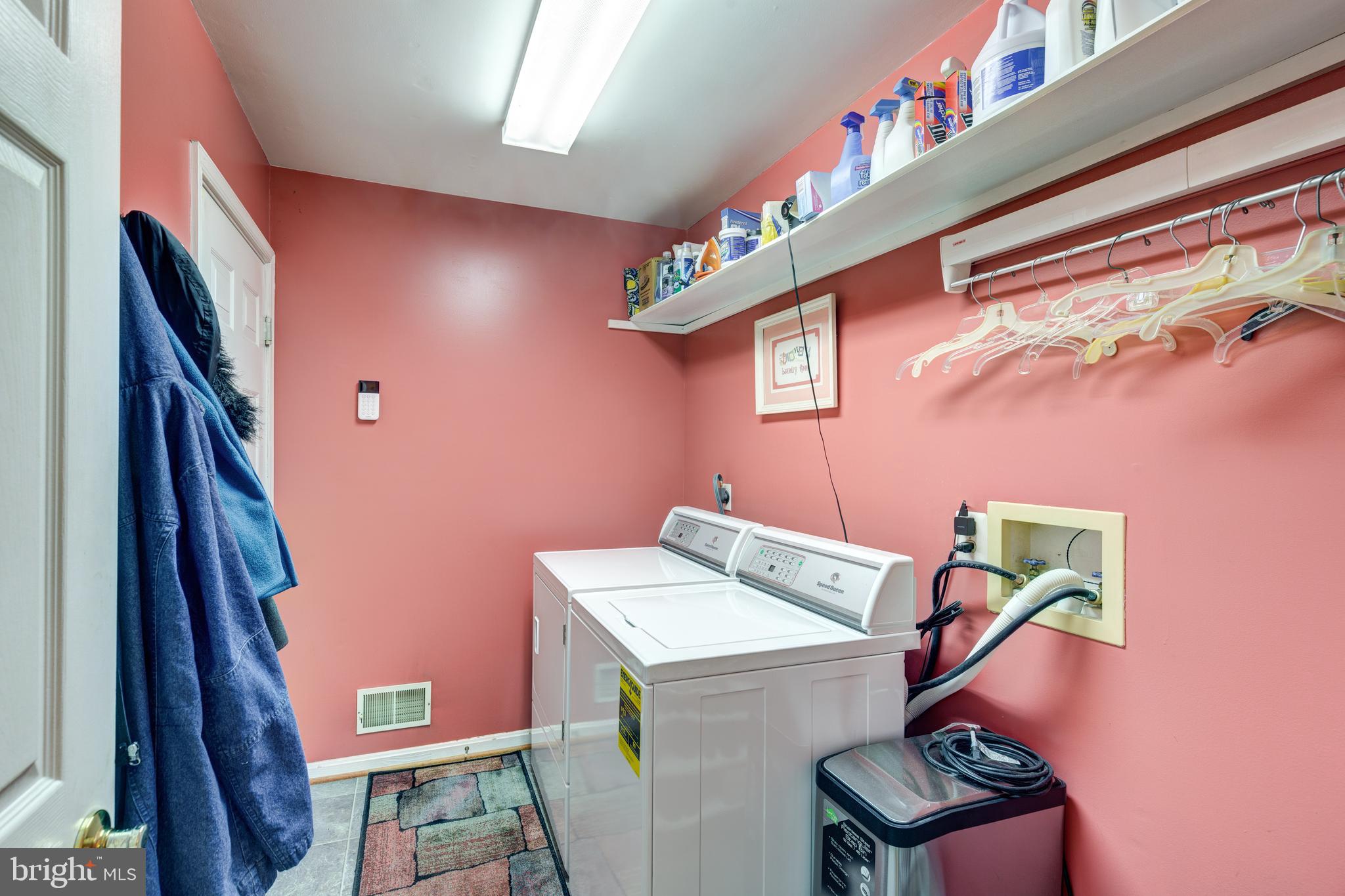 RIVERCHASE - Residential