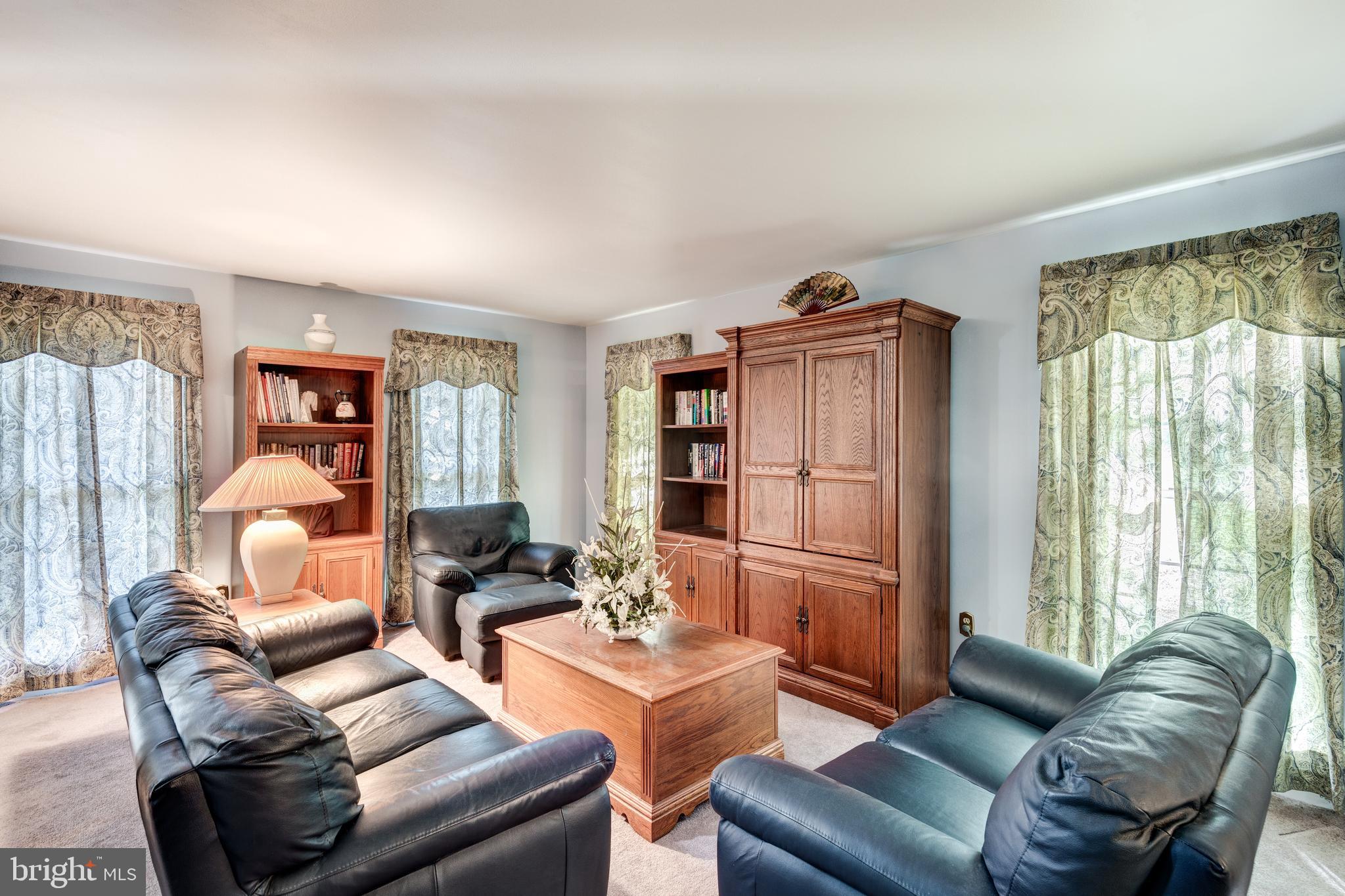 RIVERCHASE - Residential