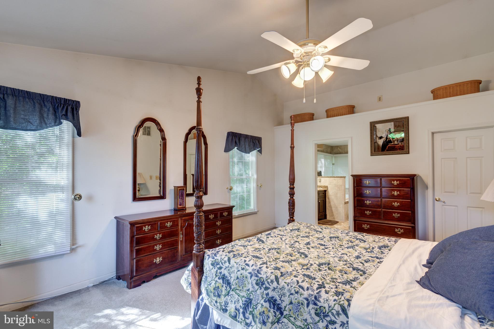 RIVERCHASE - Residential