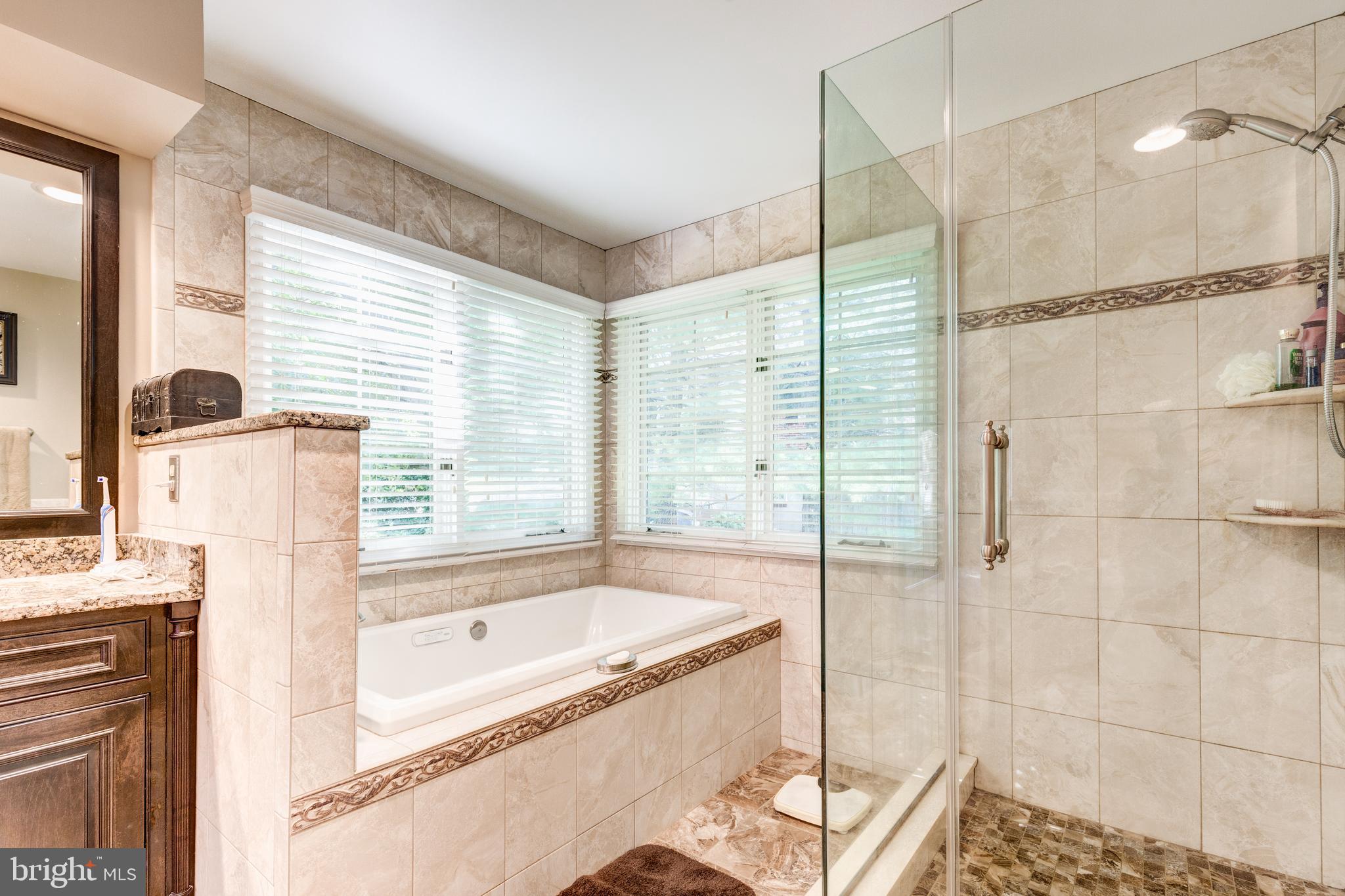 RIVERCHASE - Residential