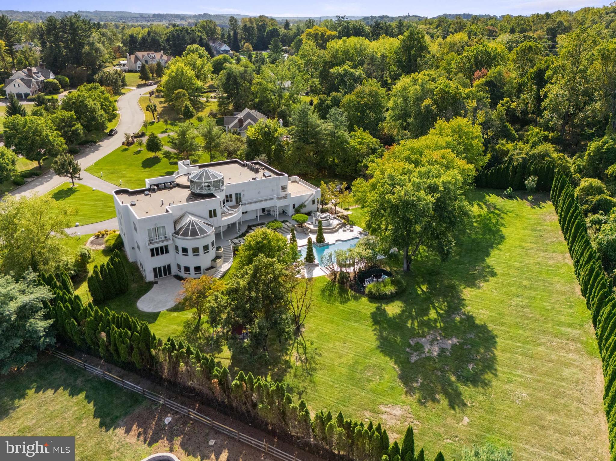 COUNTRY CLUB ESTS - Residential