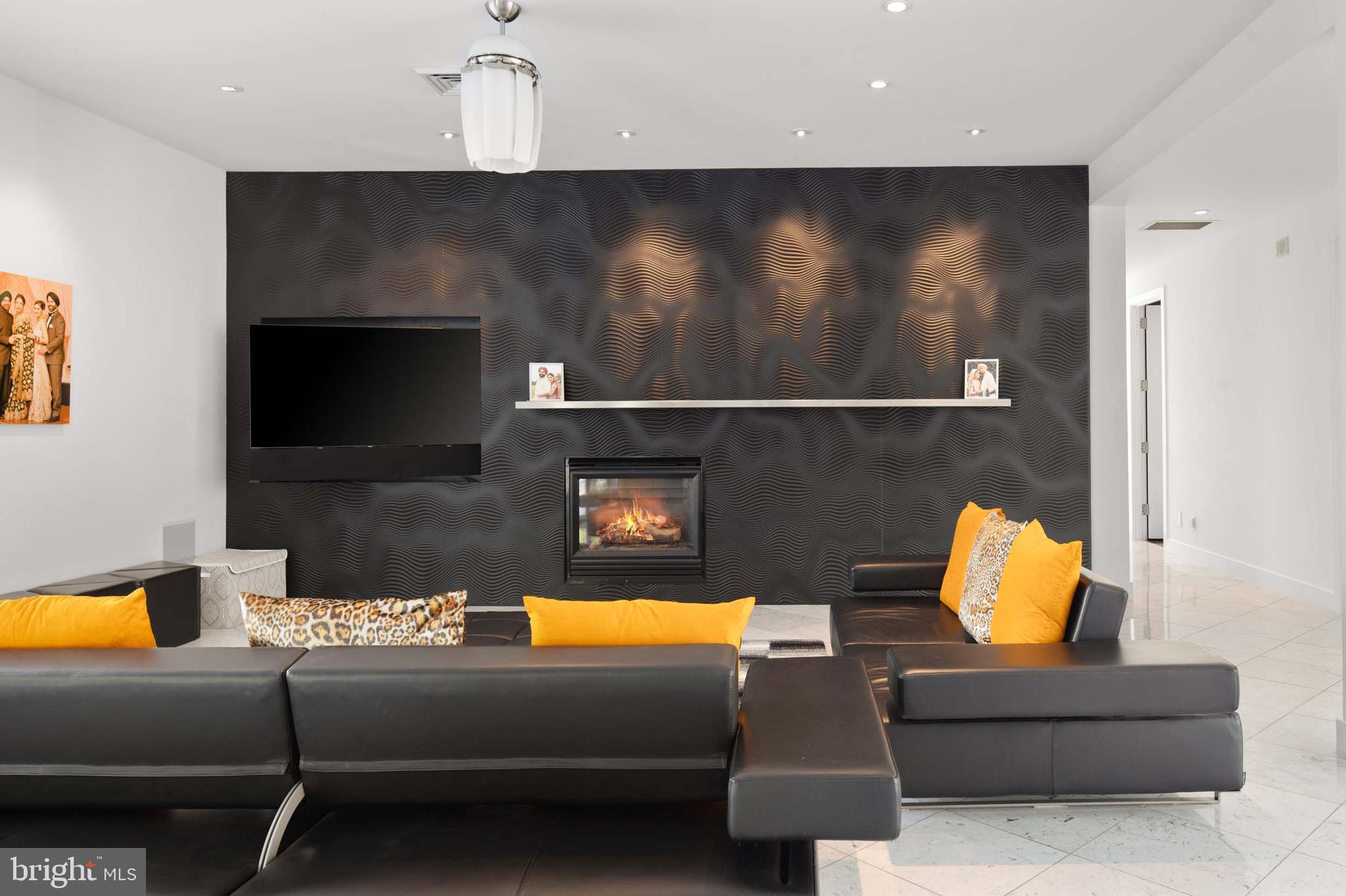 COUNTRY CLUB ESTS - Residential
