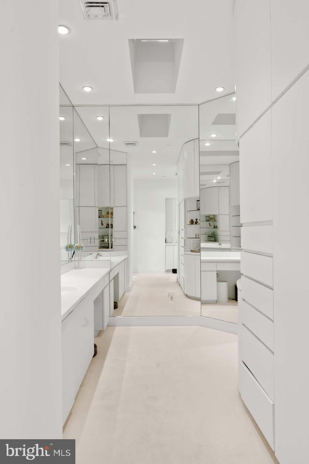 COUNTRY CLUB ESTS - Residential