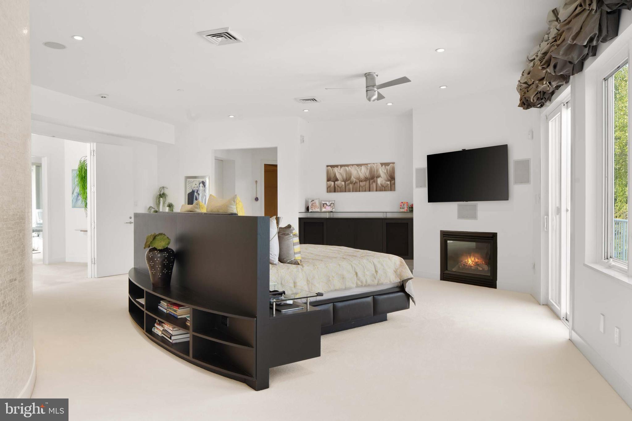 COUNTRY CLUB ESTS - Residential