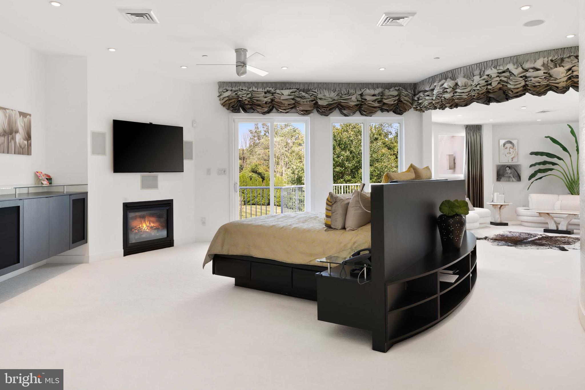 COUNTRY CLUB ESTS - Residential
