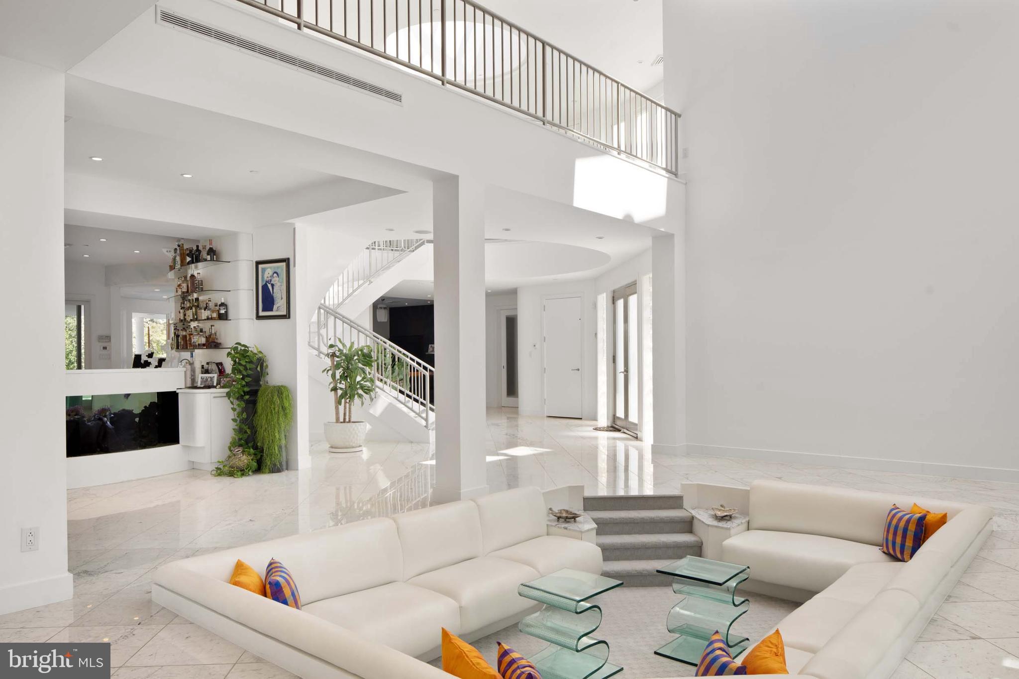 COUNTRY CLUB ESTS - Residential