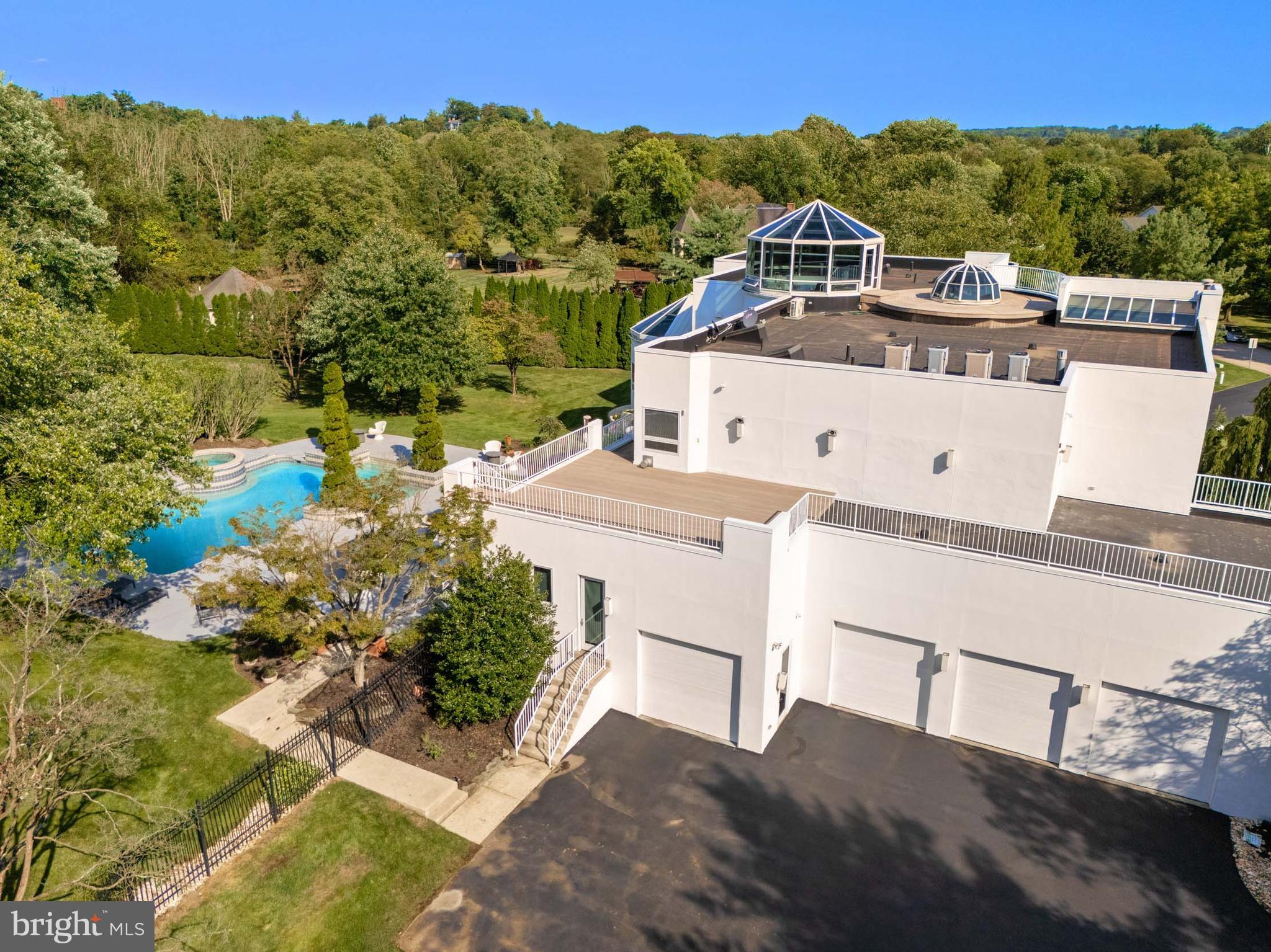 COUNTRY CLUB ESTS - Residential