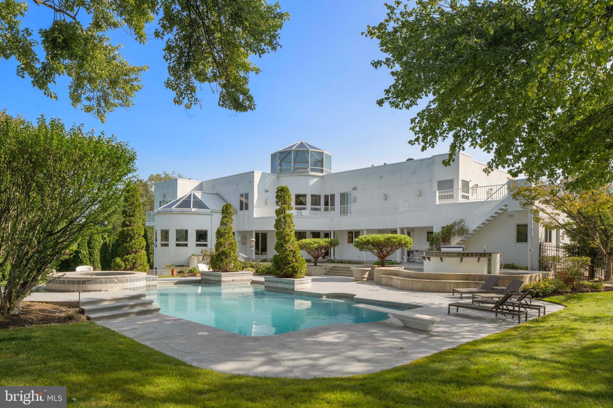 COUNTRY CLUB ESTS - Residential