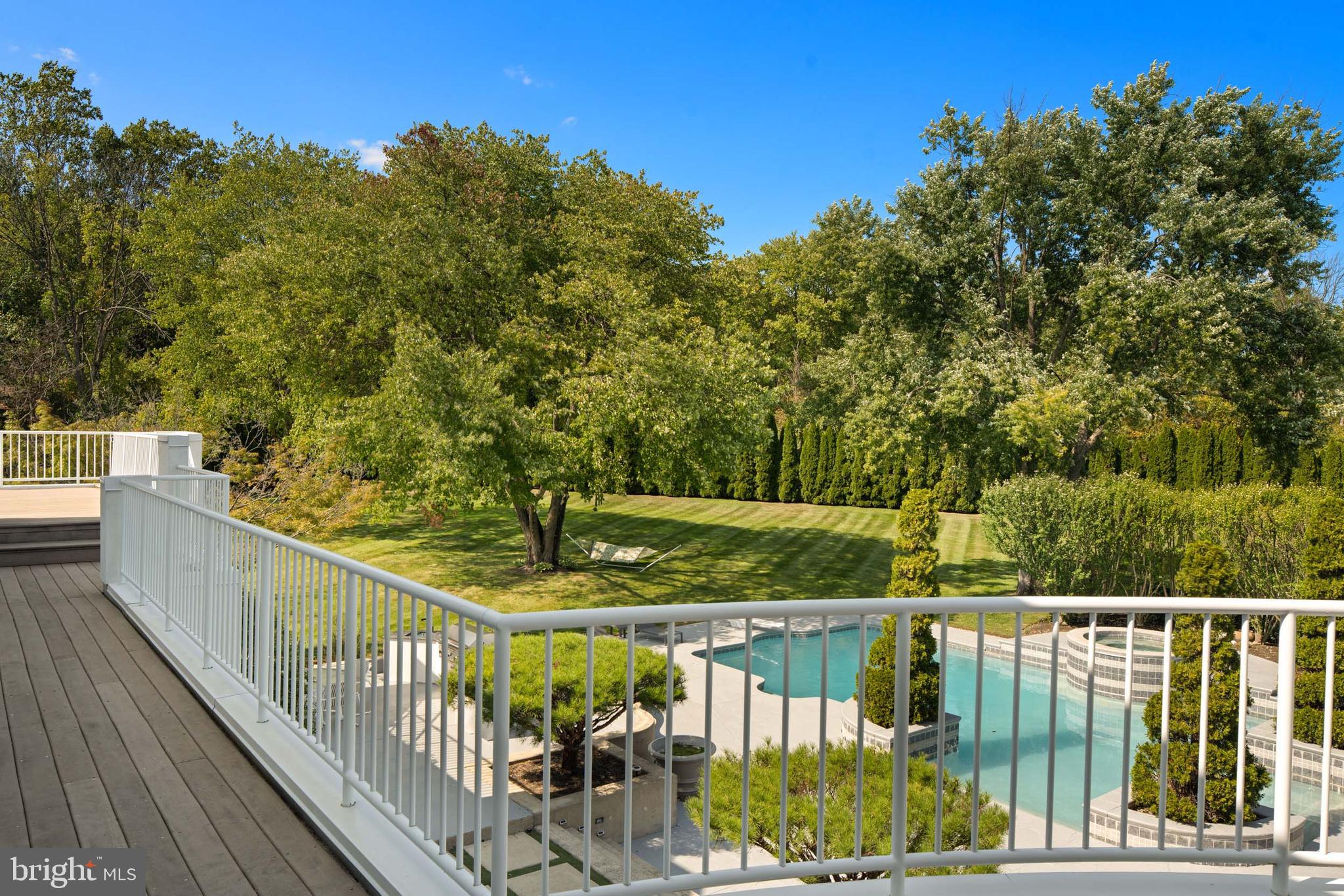 COUNTRY CLUB ESTS - Residential