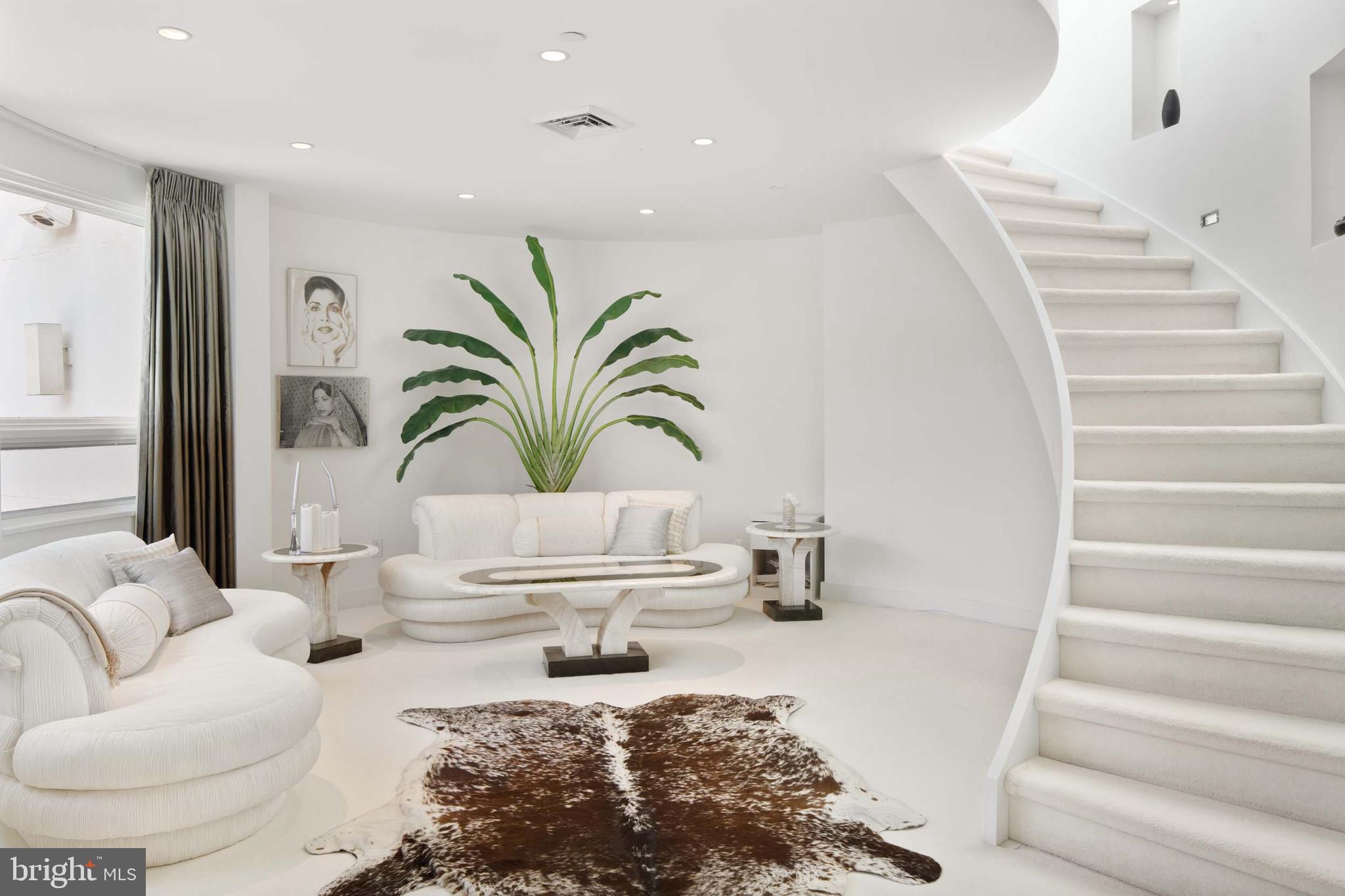 COUNTRY CLUB ESTS - Residential