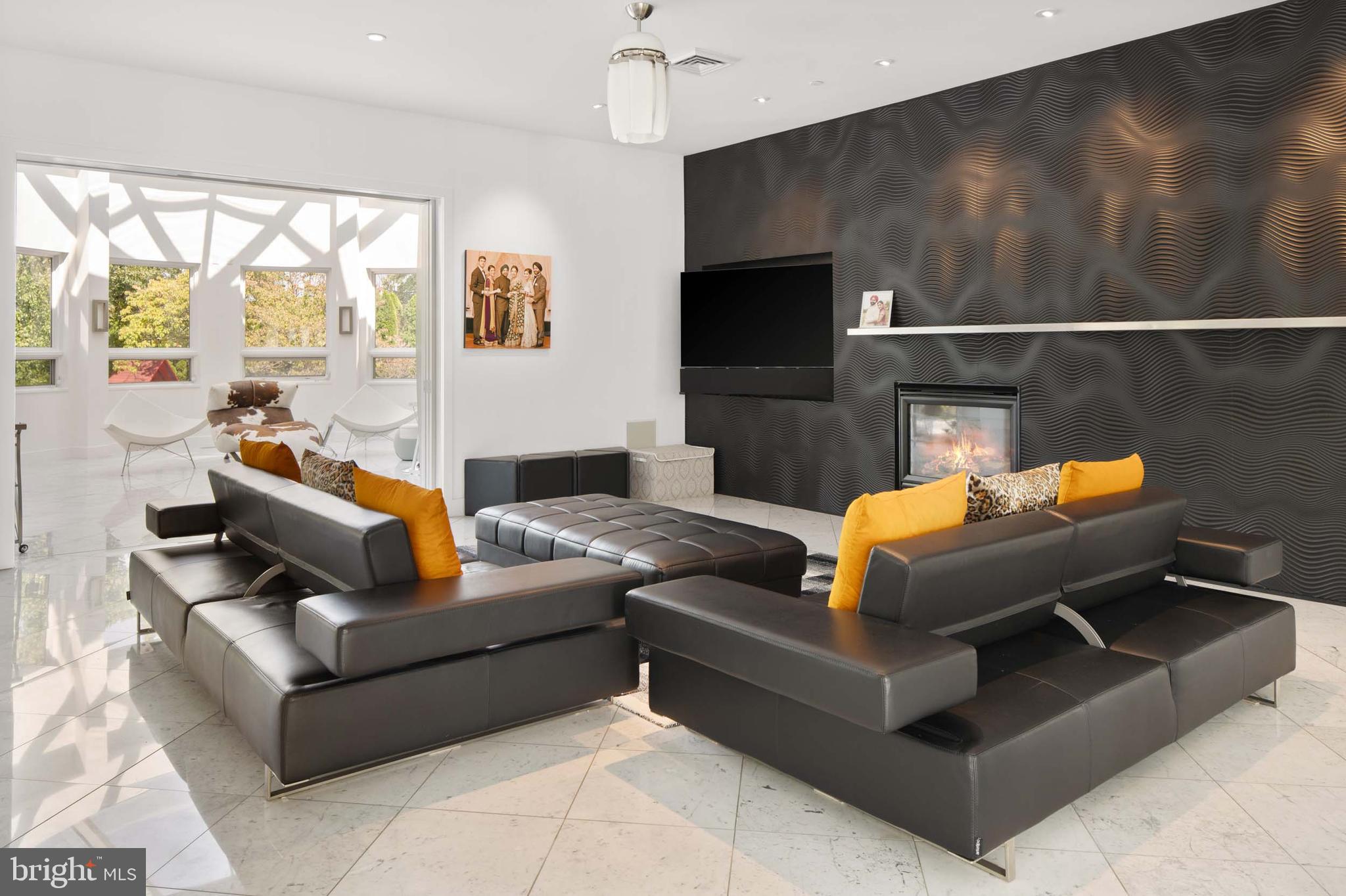 COUNTRY CLUB ESTS - Residential