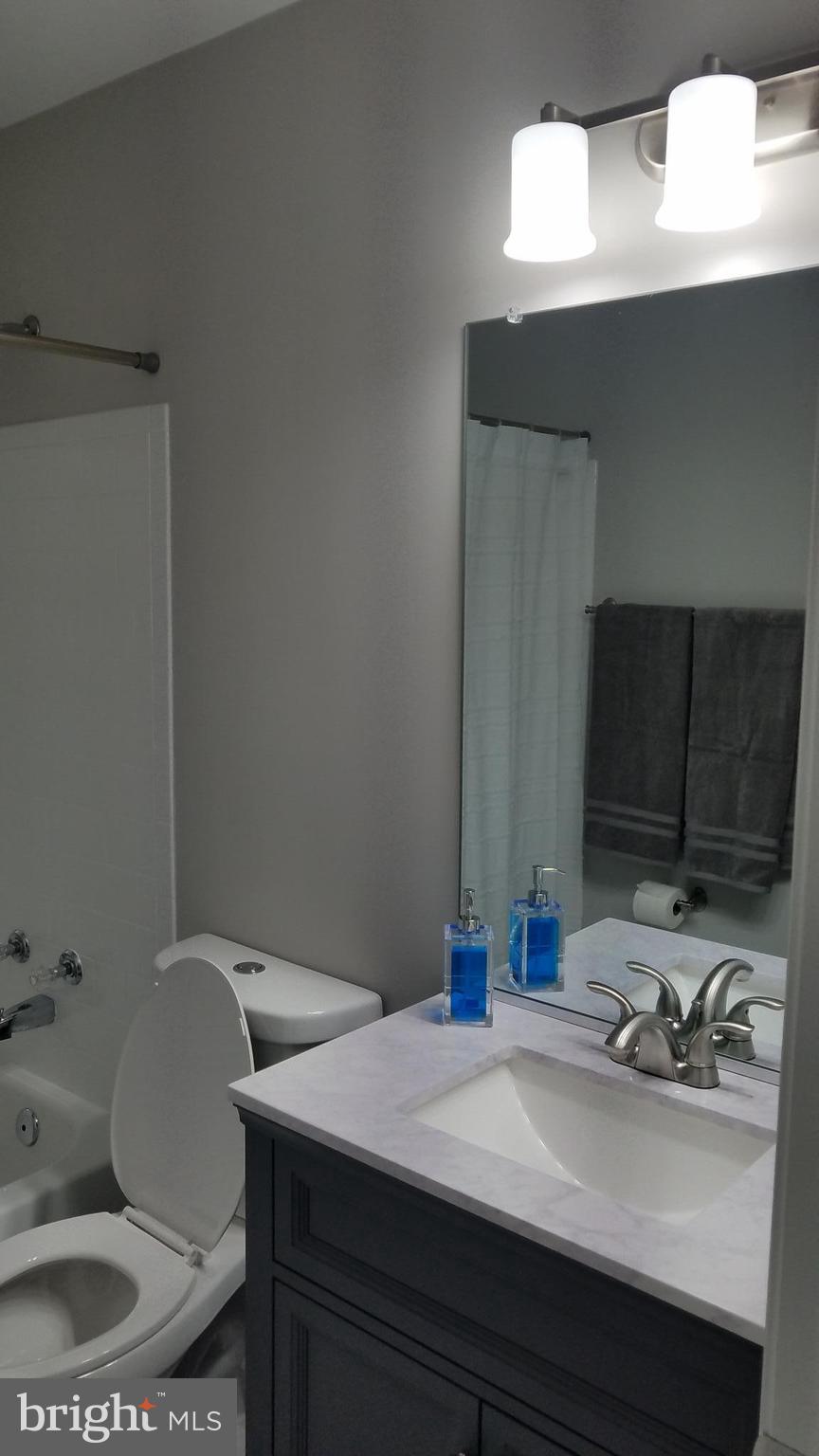 RIVERCHASE - Residential