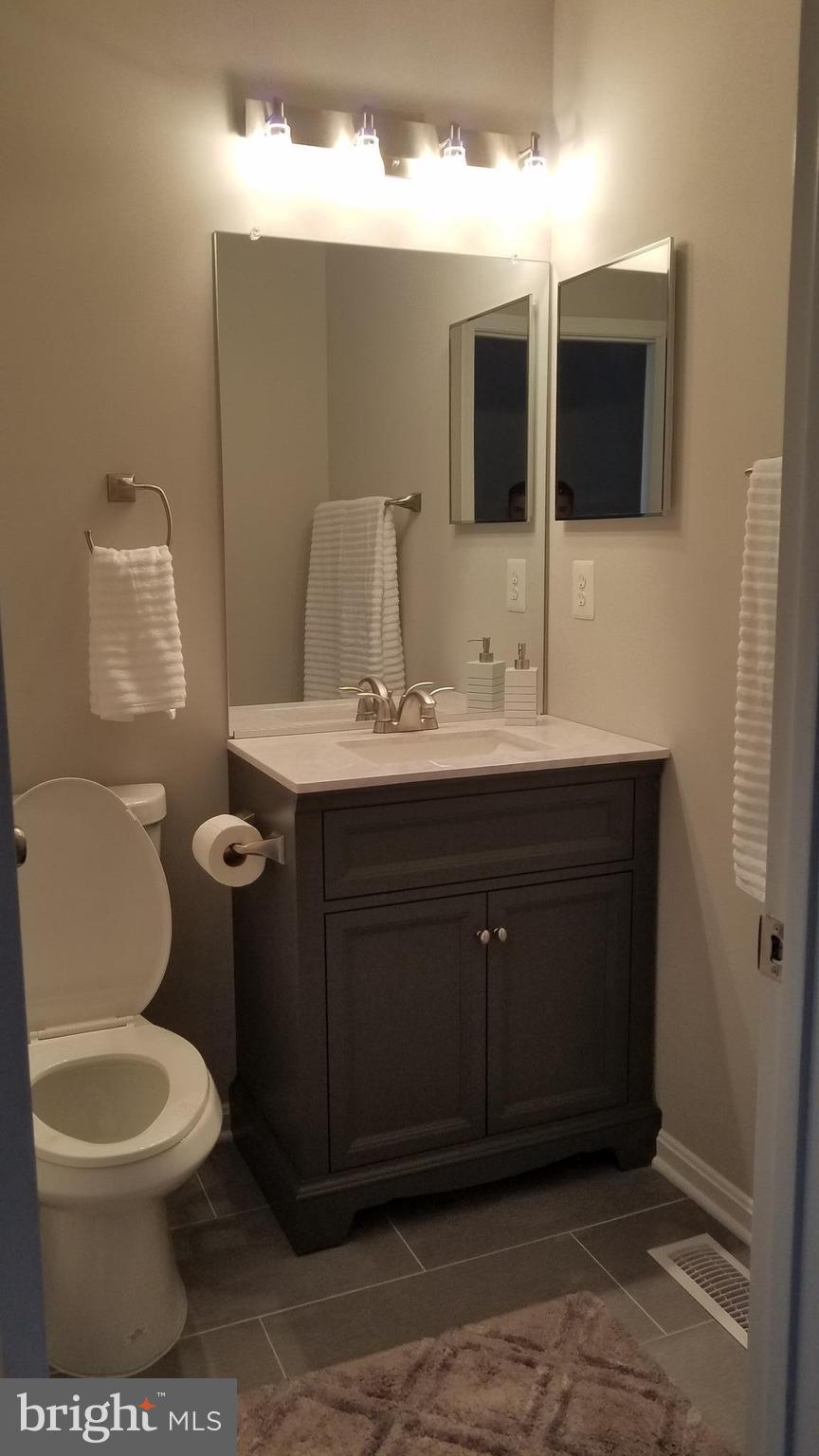 RIVERCHASE - Residential