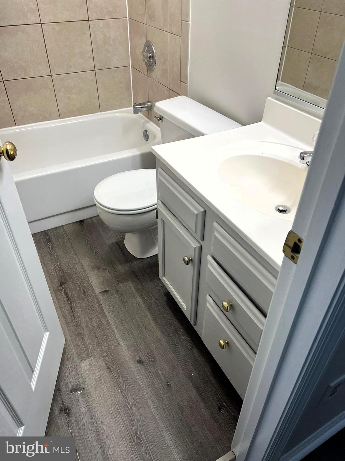 PARKVIEW TRAIL - Residential Lease